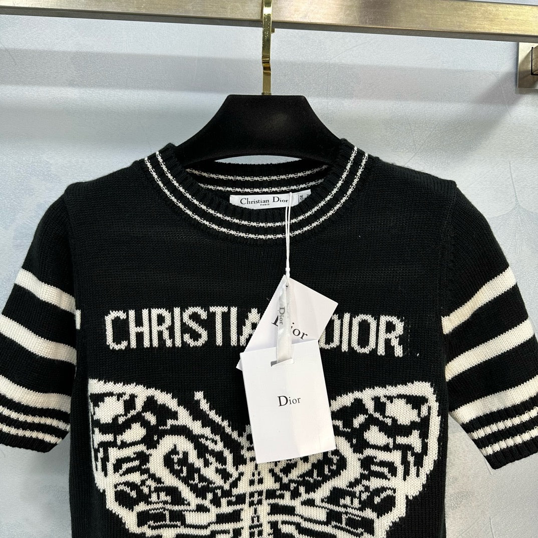 Dior - 2403-24 Новинка ранней весны: вязаный топ с вышивкой в ??виде бабочек и цветов