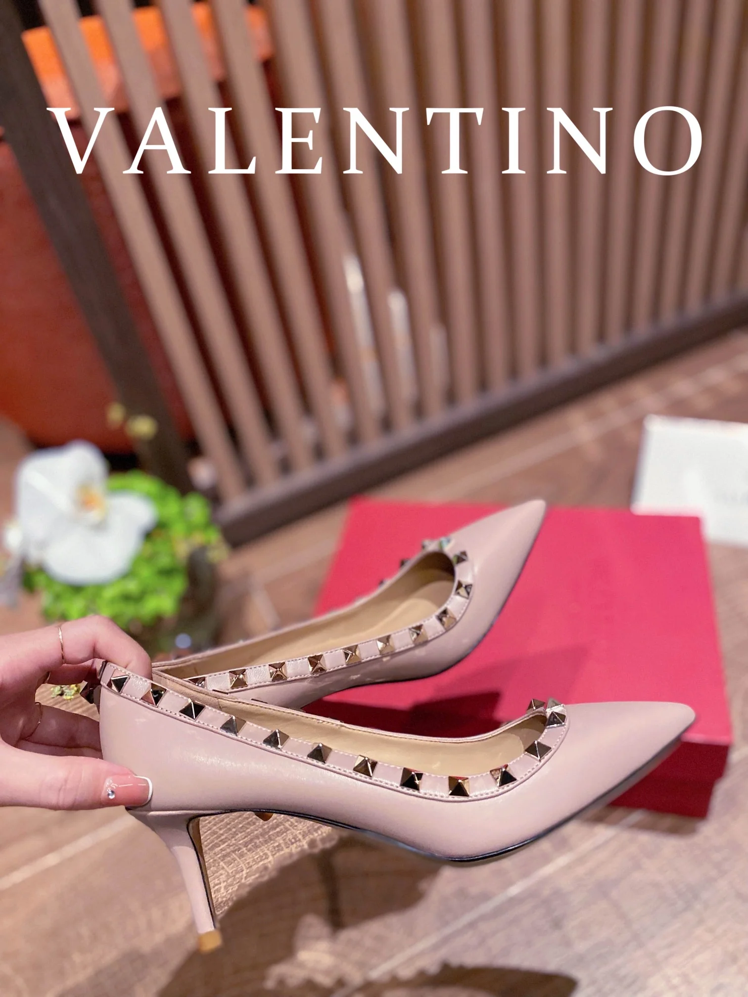 Классические туфли на среднем каблуке Valentino - розовые