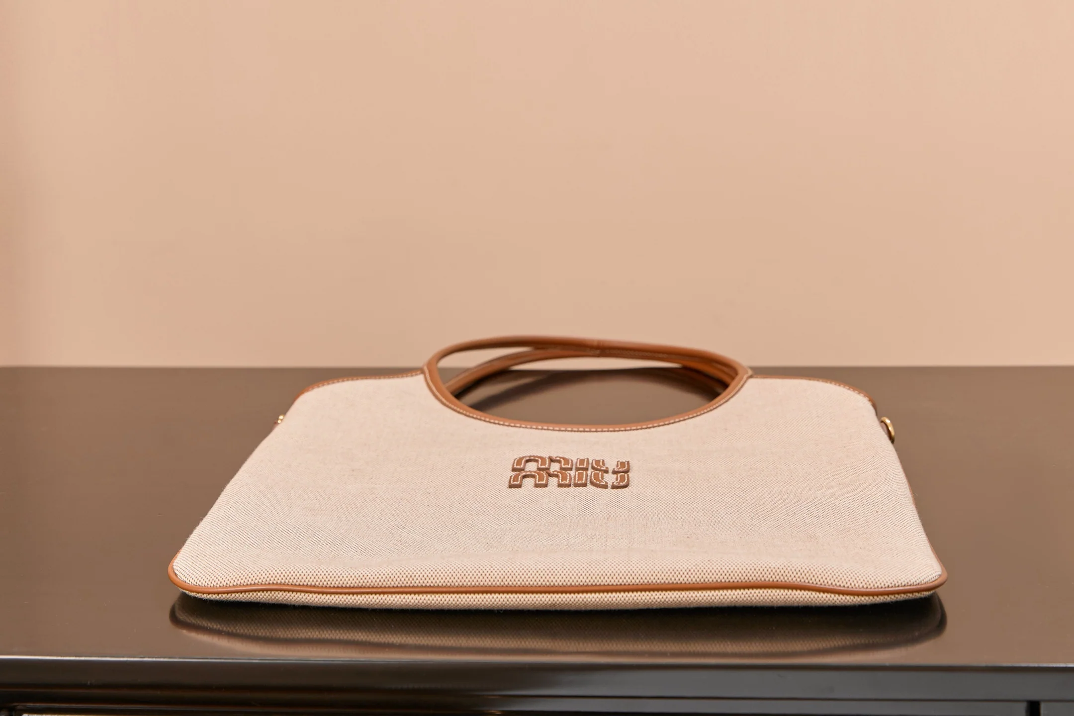 Сумка-шоппер Miu Miu-5bq231m980-??? Большая, из белого холста.