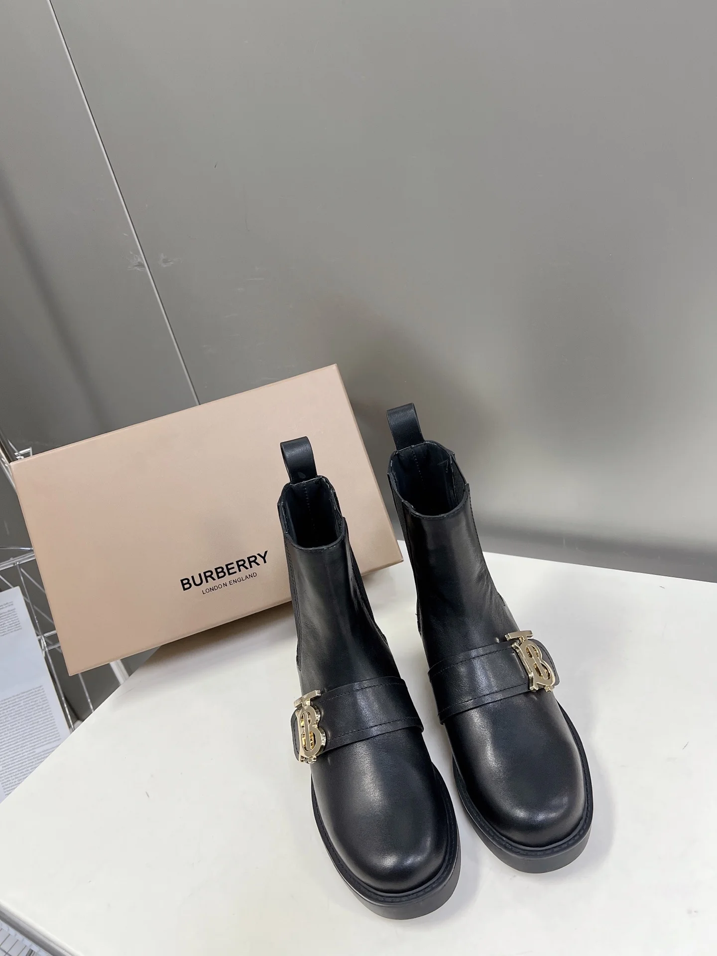 Новые поступления коллекции Burberry 22s Early Spring - Ботильоны с боковой застежкой, Taobao - Матовый черный