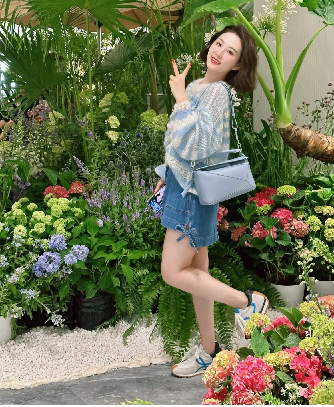 Обувь Loewe Puzzle Leather, светло-голубой цвет, размер S (на фото).