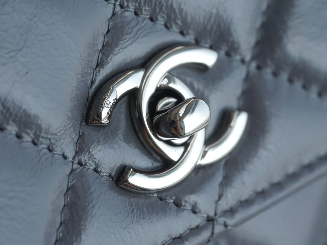 Chanel - Новая гармошка с ручкой, украшенной стразами - Серая