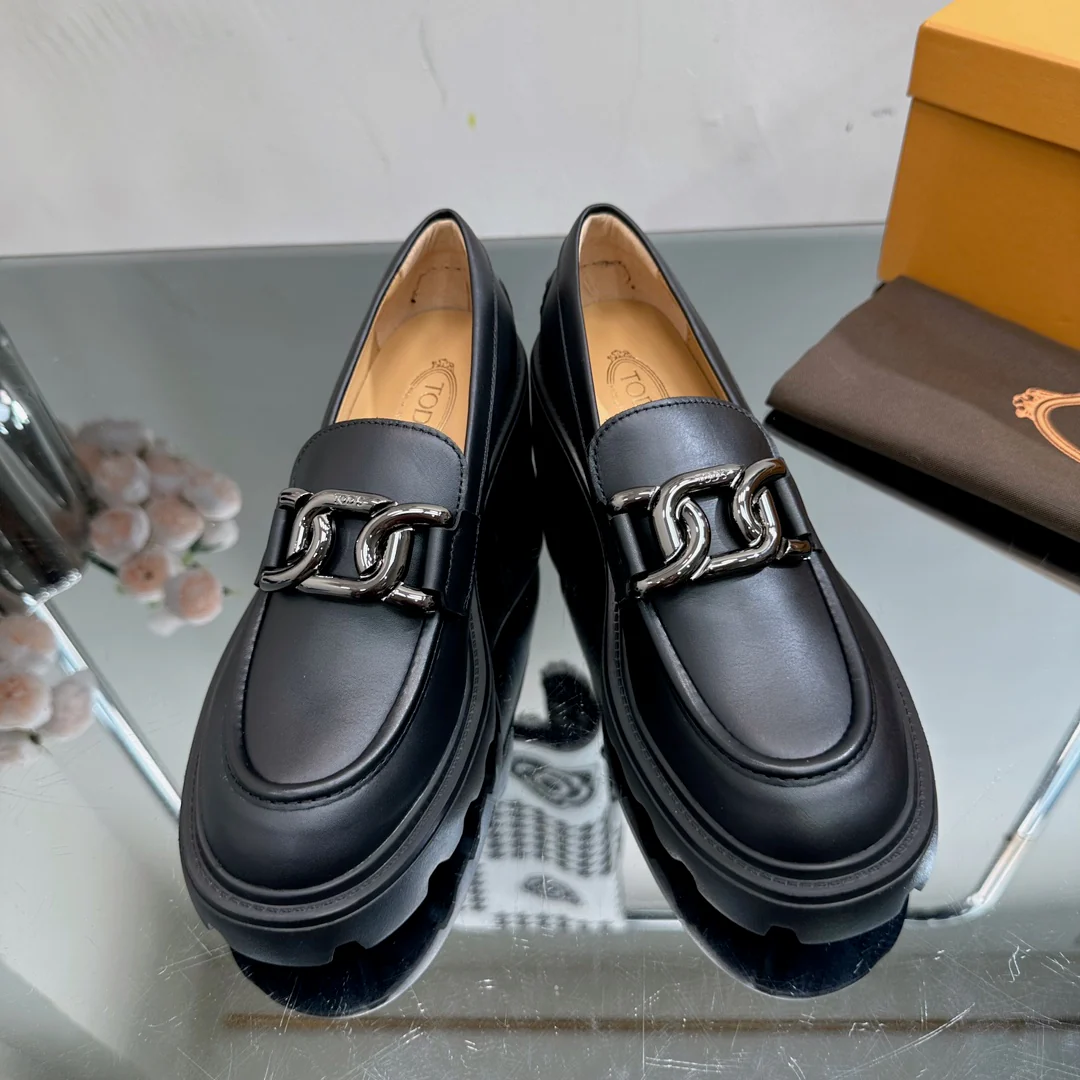 Лоферы на платформе Tods - черные