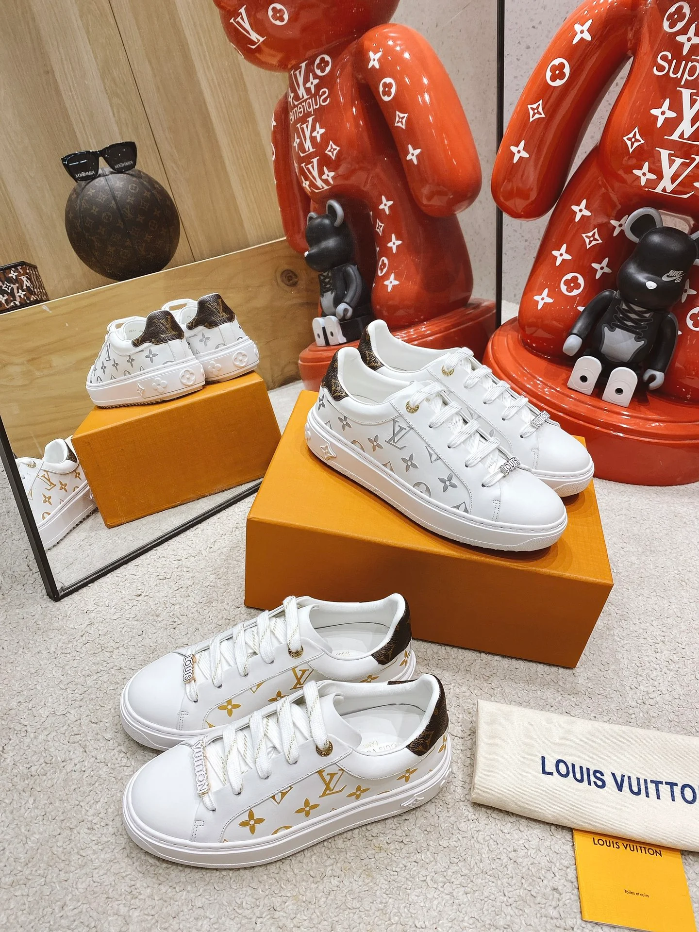 LV - Белые кроссовки - Кроссовки - Повседневная обувь - 1