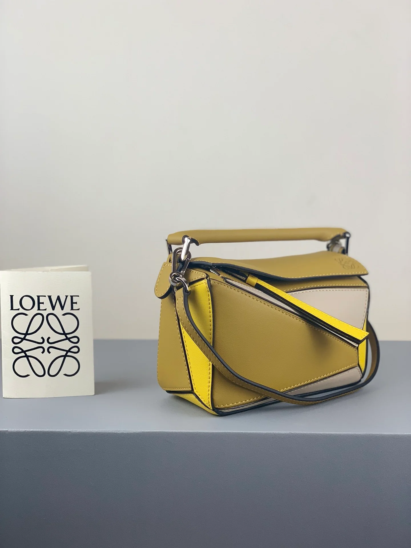 Мини-сумка Loewe Puzzle Bag из телячьей кожи - 19