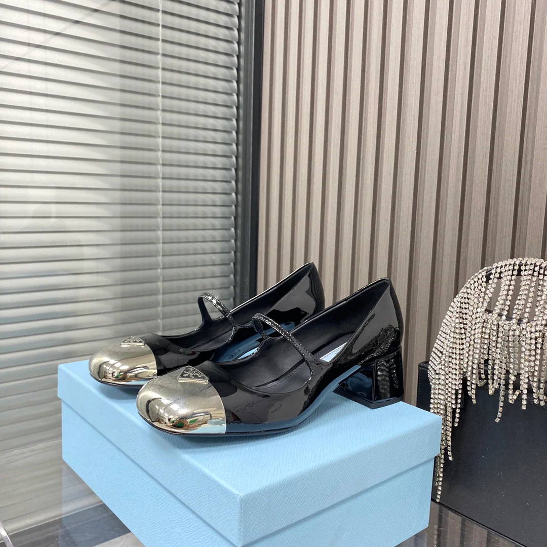 Новые поступления коллекции Prada весна/лето 2022 - Туфли Мэри Джейн - 1