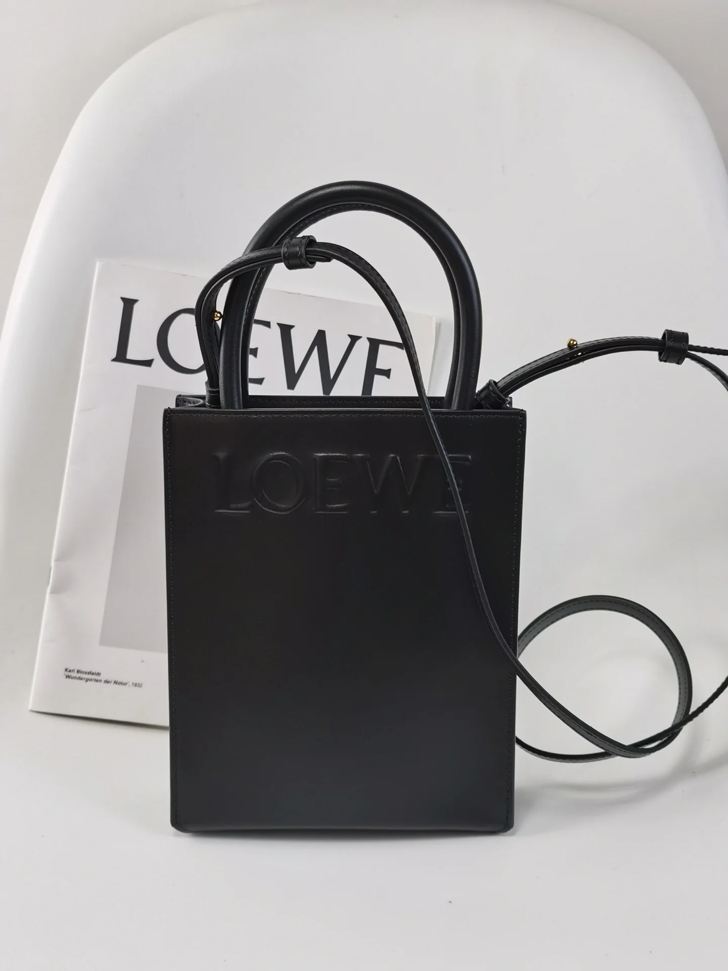 Сумка-тоут Loewe Standard A5 — гладкая телячья кожа — маленькая — черная