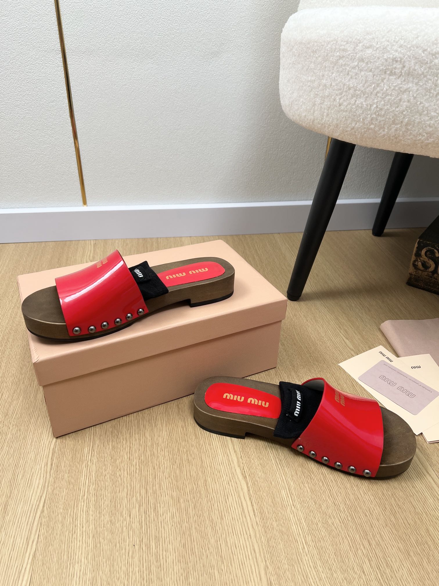 Деревянные тапочки Miu Miu 2024 - cj-6nk4