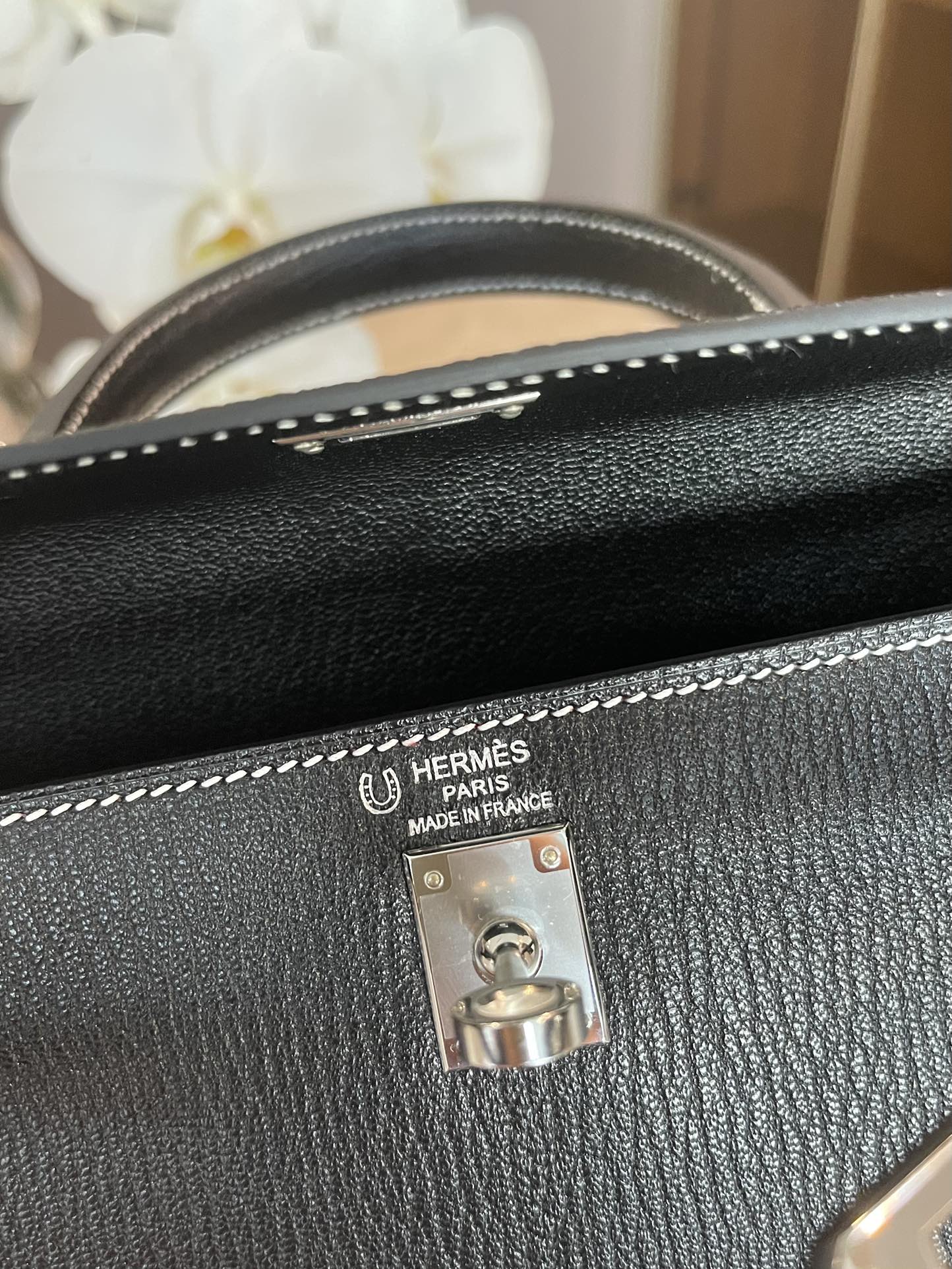 Hermes Kelly 25 - Козья кожа - Резьба в виде подковы - Черно-красный - Серебряная пряжка