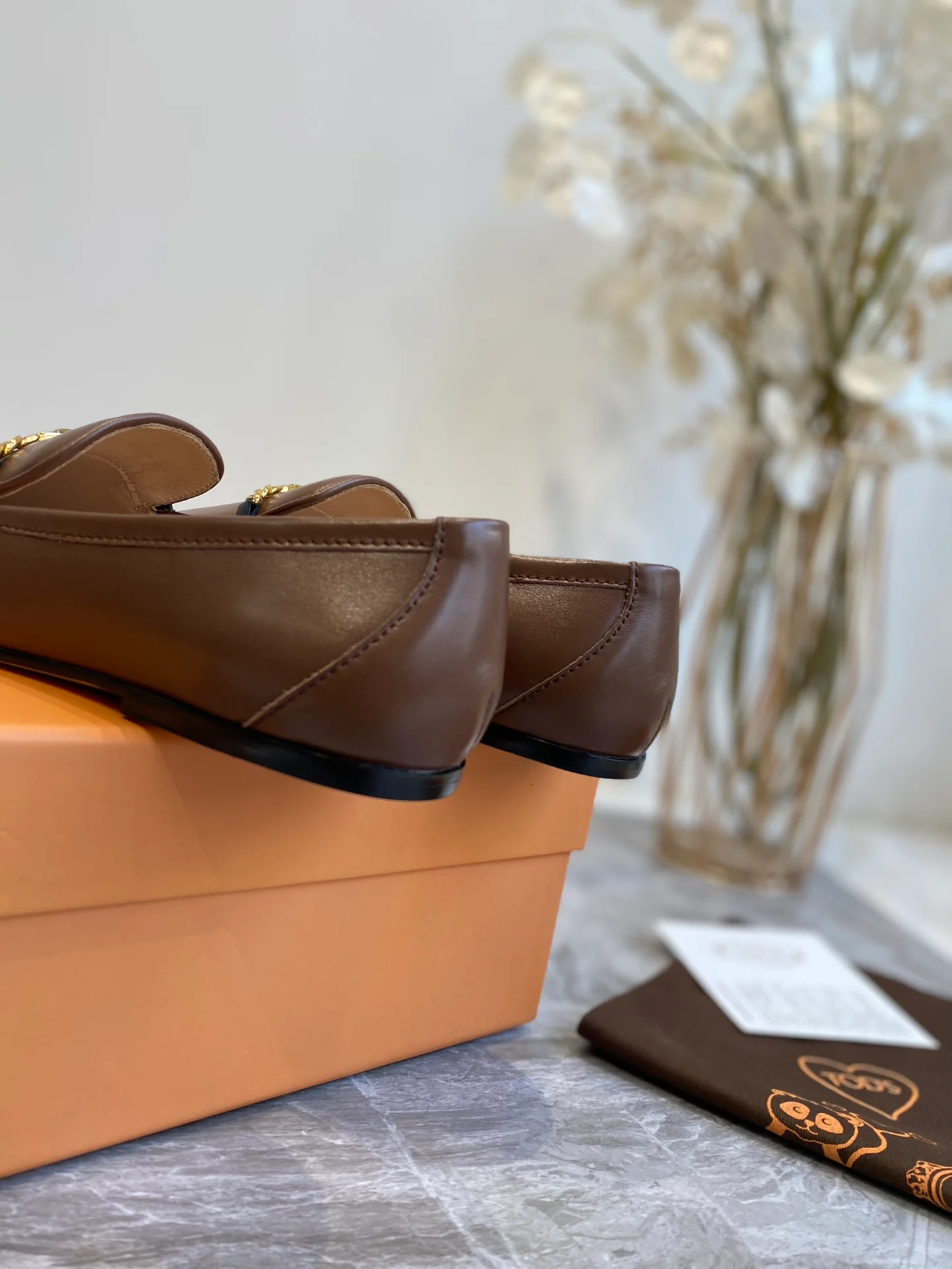 Tods - Сдержанные лоферы с тонкой цепочкой - 3