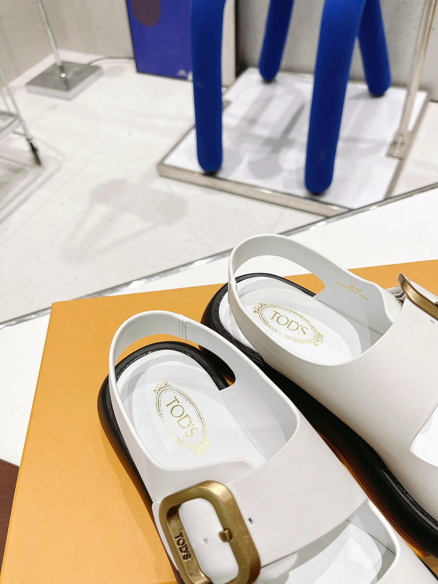 Тапочки на платформе Tods - белые - 1