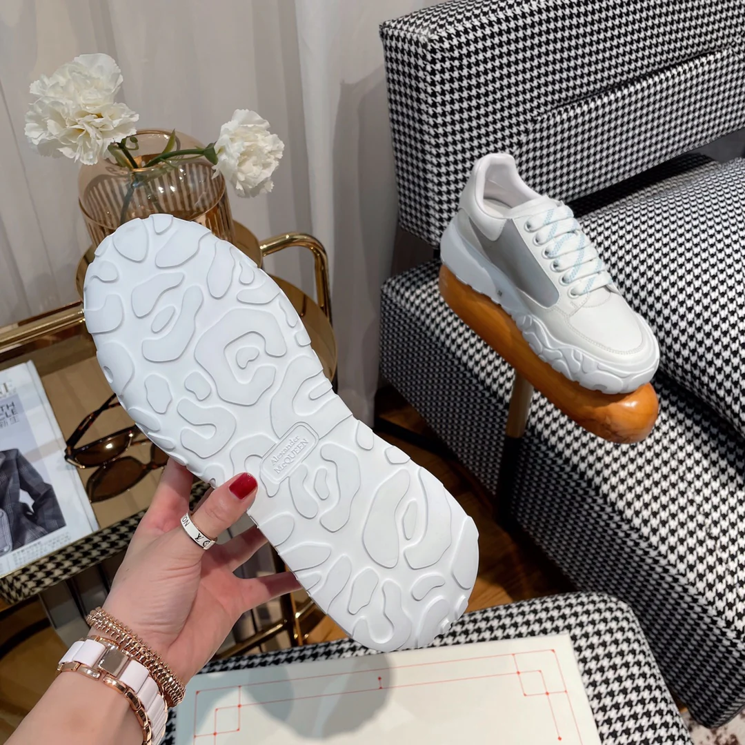 McQueen - Новые кроссовки - White Tail