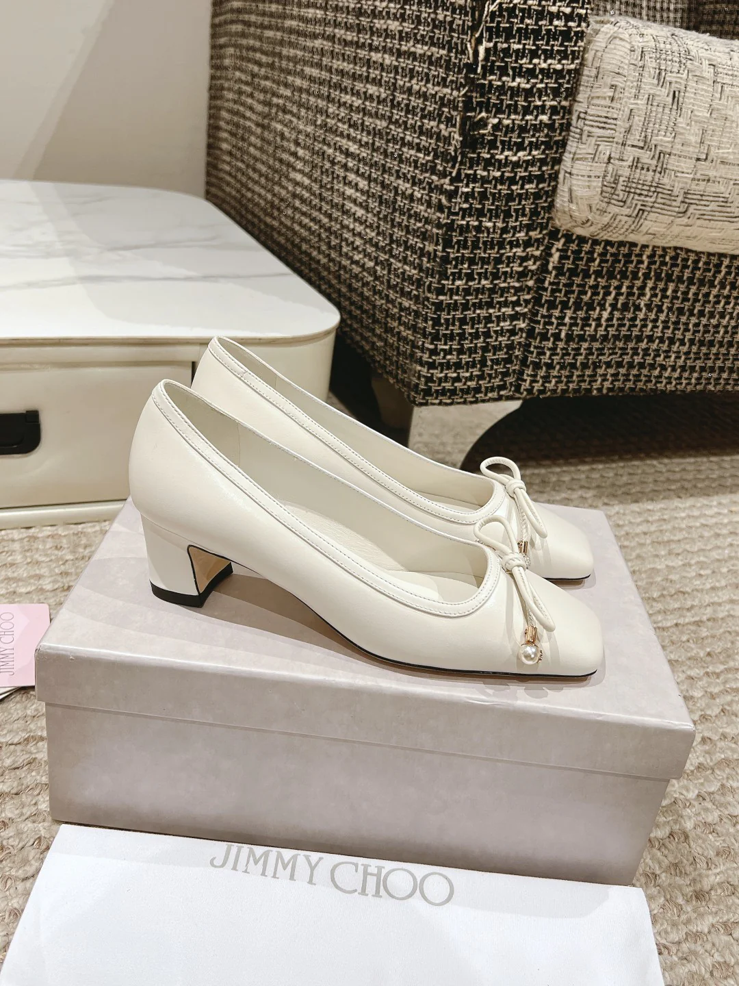 Jimmy - Простые туфли на низком каблуке с острым носком - Белые