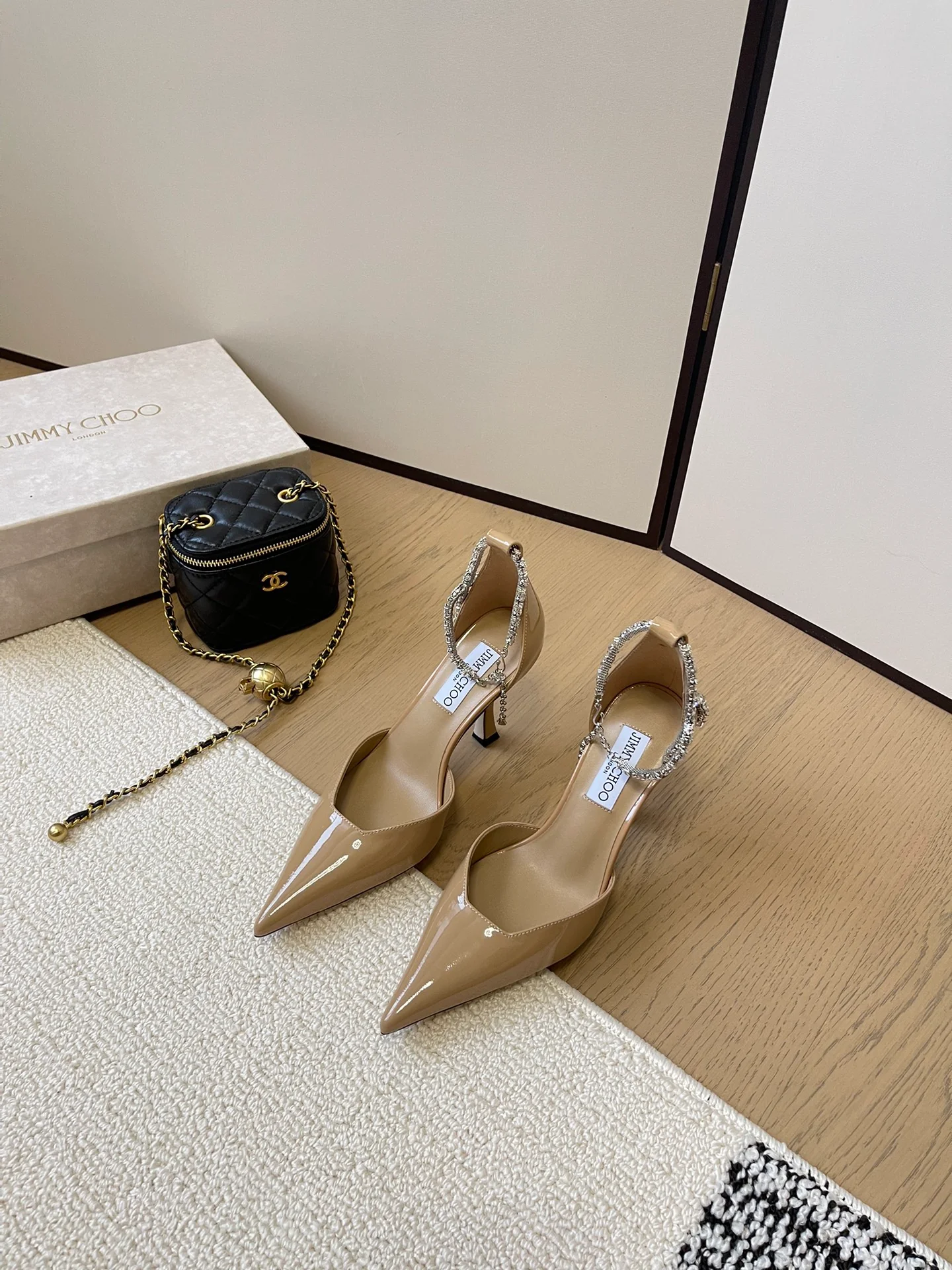 Босоножки на высоком каблуке с острым носком Jimmy 2024 - Кофейно-коричневые