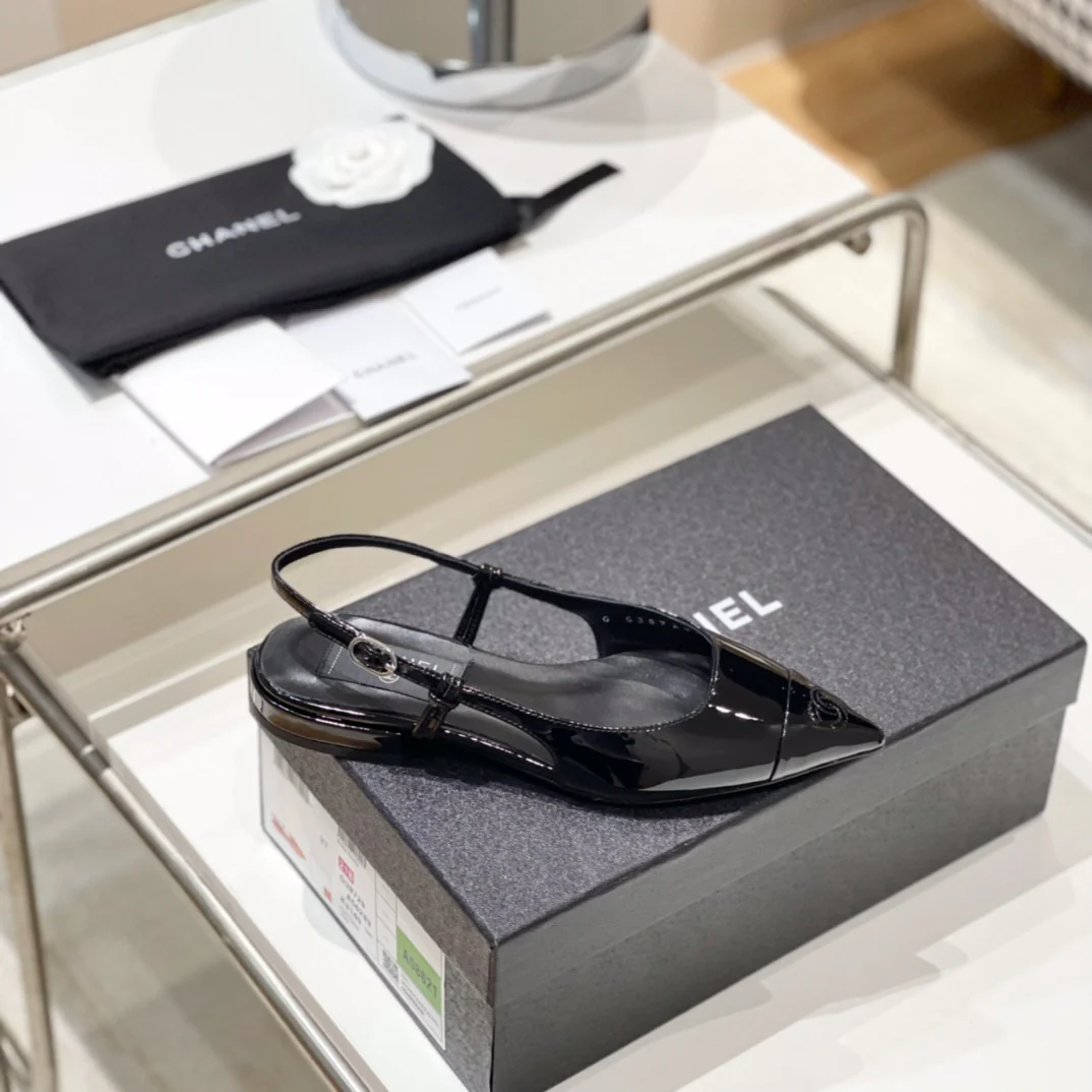 Сандалии Chanel с острым носком - 1