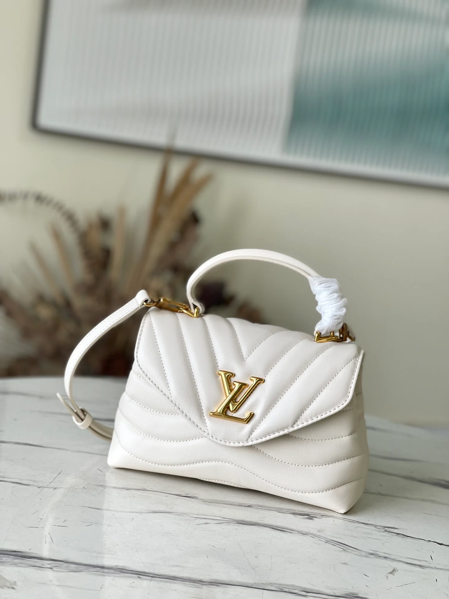 m21797-LV-hold-me-handbag-white