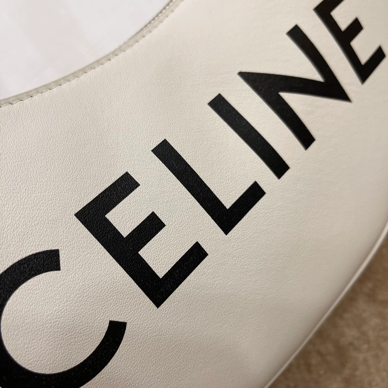 celine-ava сумка подмышки-1