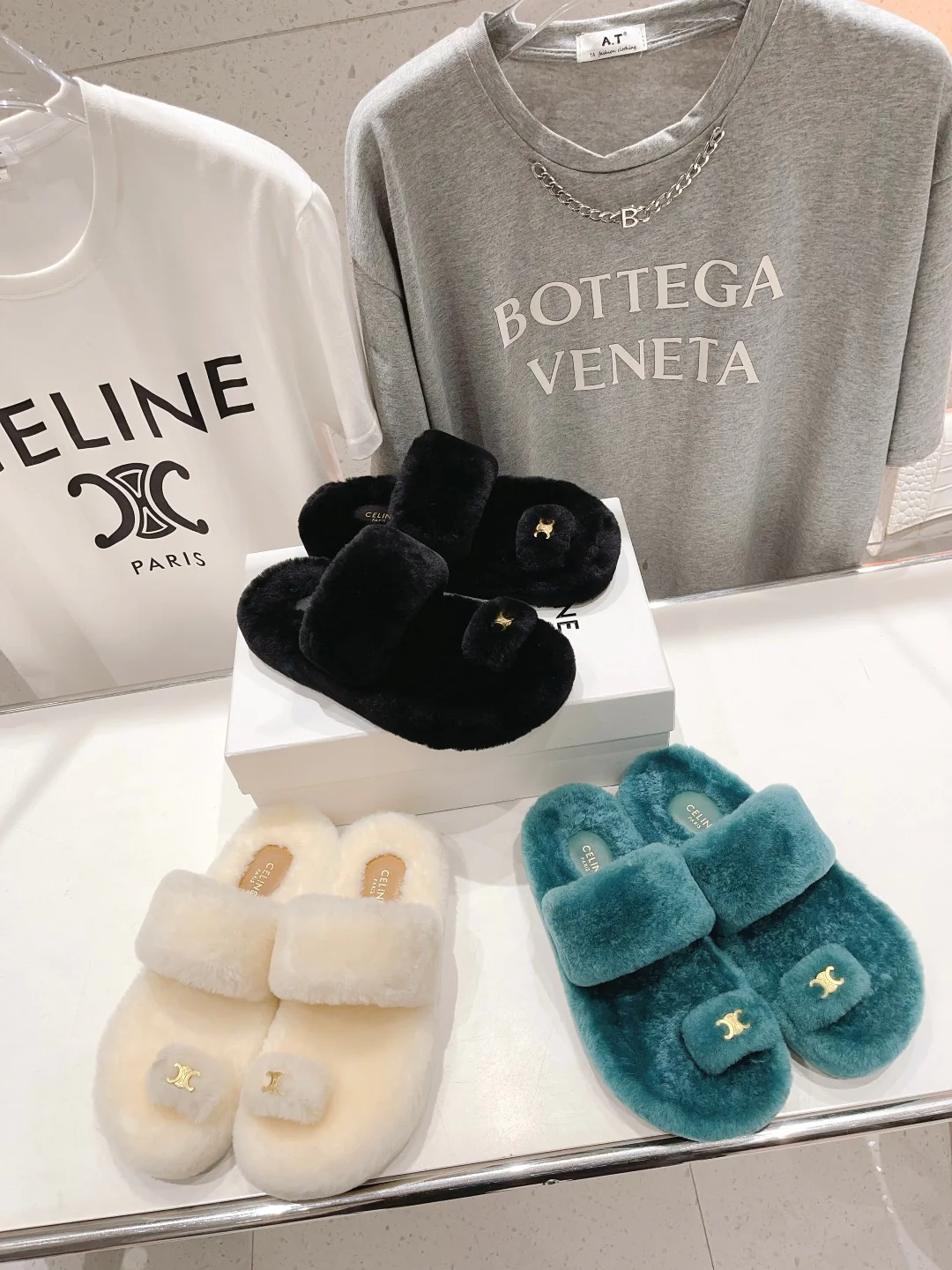 Новинка 2023 года от Celine - Шерстяные шлепанцы - Зеленые