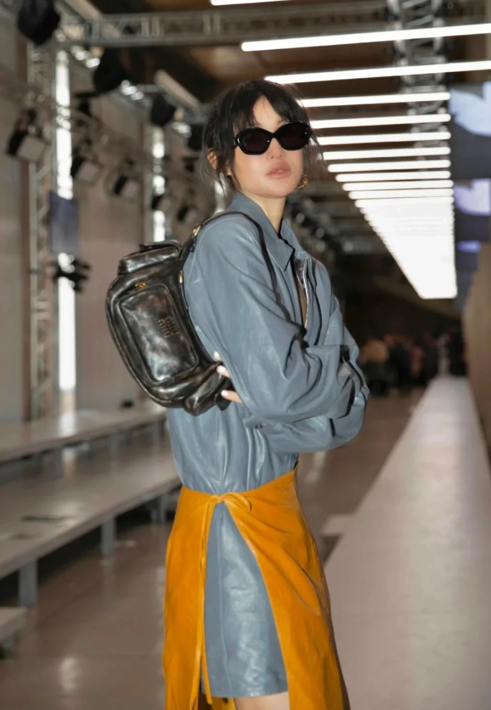 Сумка-карман Miu Miu из кожи наппа — винтажный коричневый