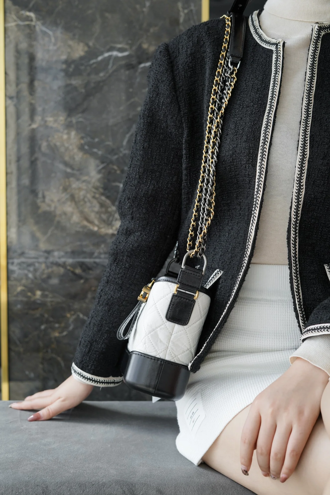 Сумка-хобо Chanel - белая, маленькая, 20 см