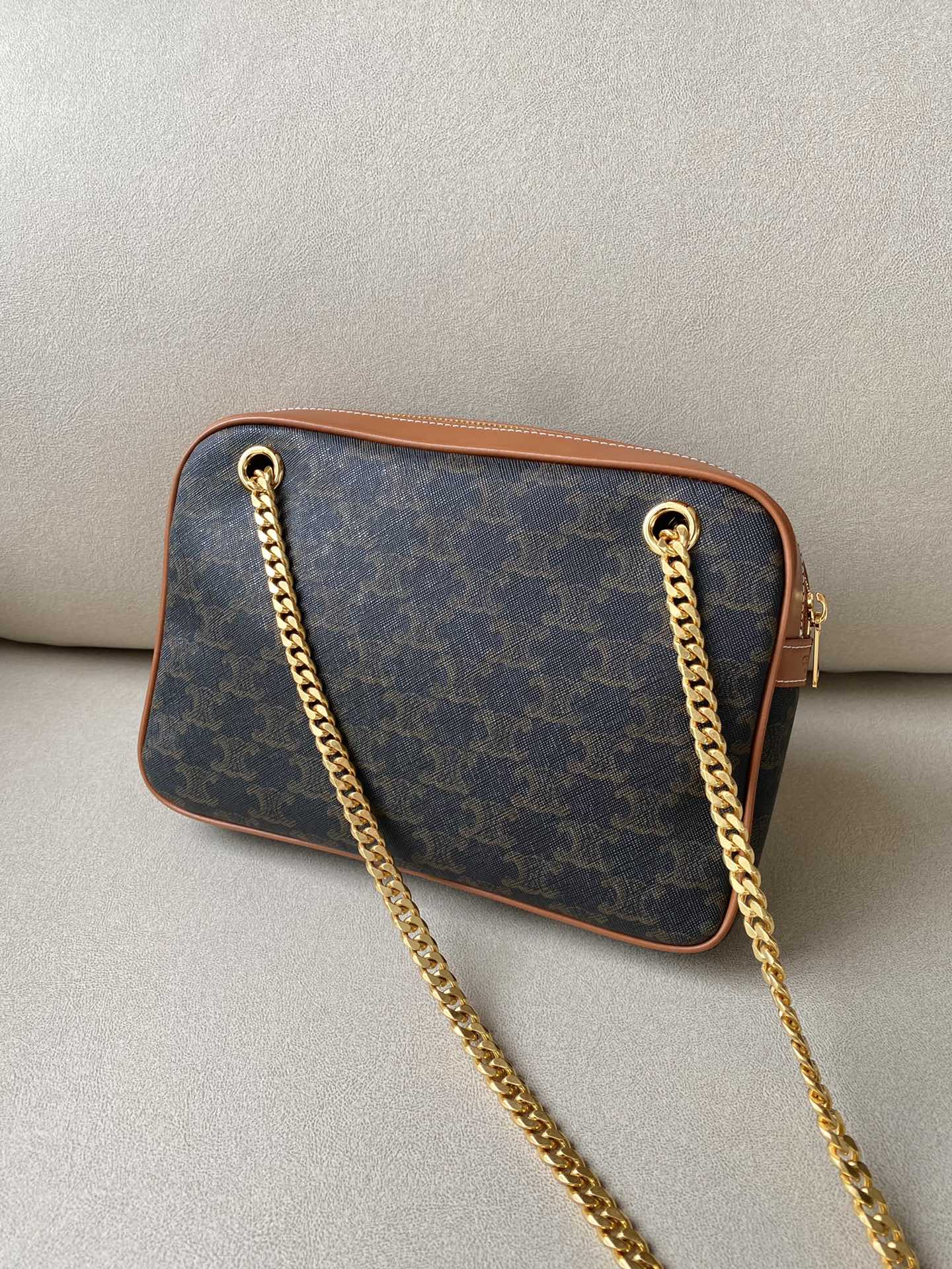 Сумочка Celine-triomphe-canvas-patapans-2