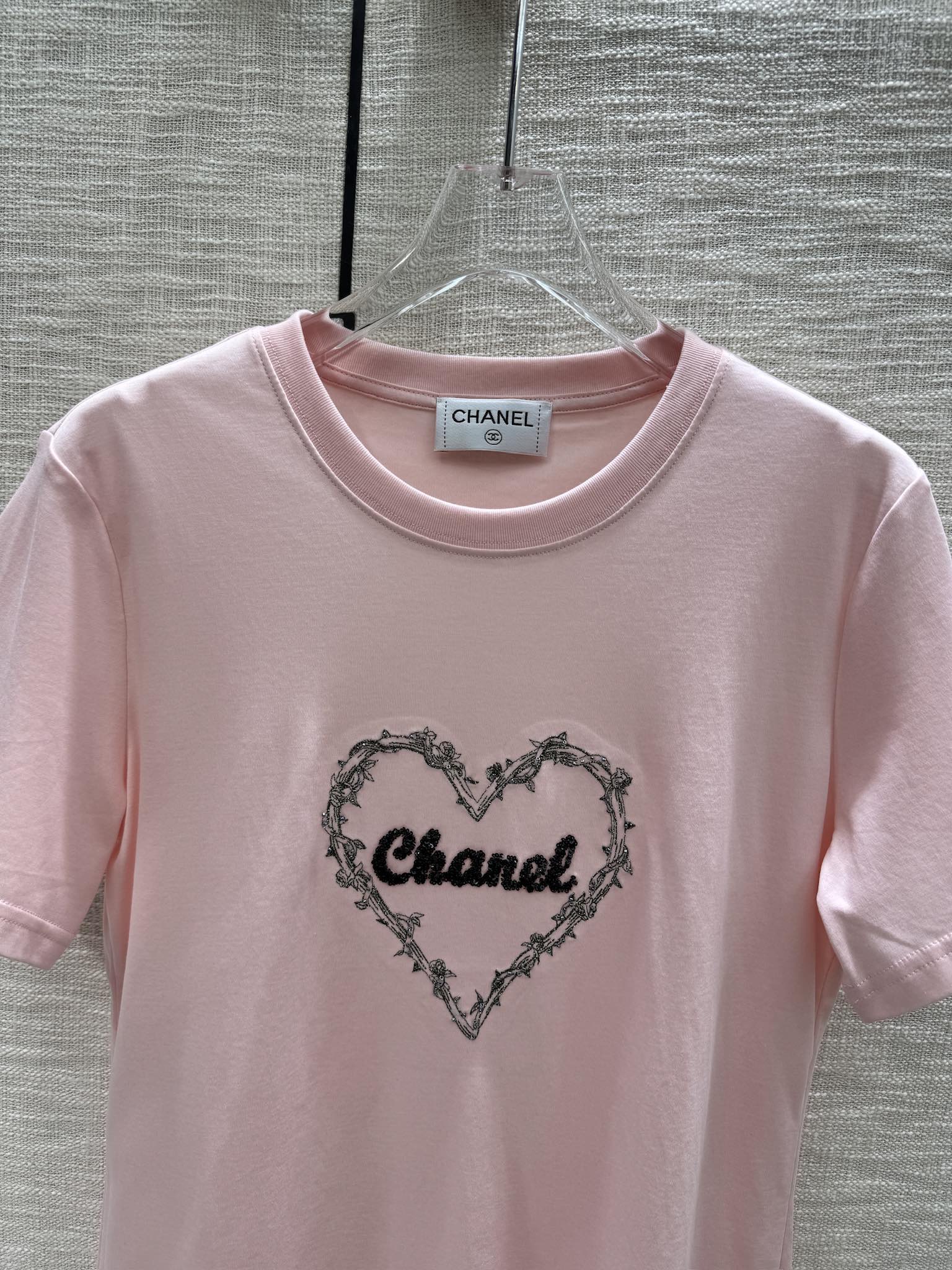 Футболка Celine 2403 с вышитыми сердечками и буквами - розовая