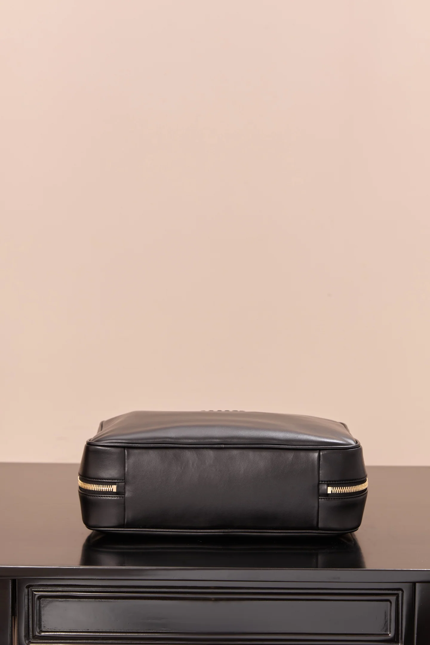 Miu Miu-5bb117m1300-????-Сумка-Большая-Черная кожа