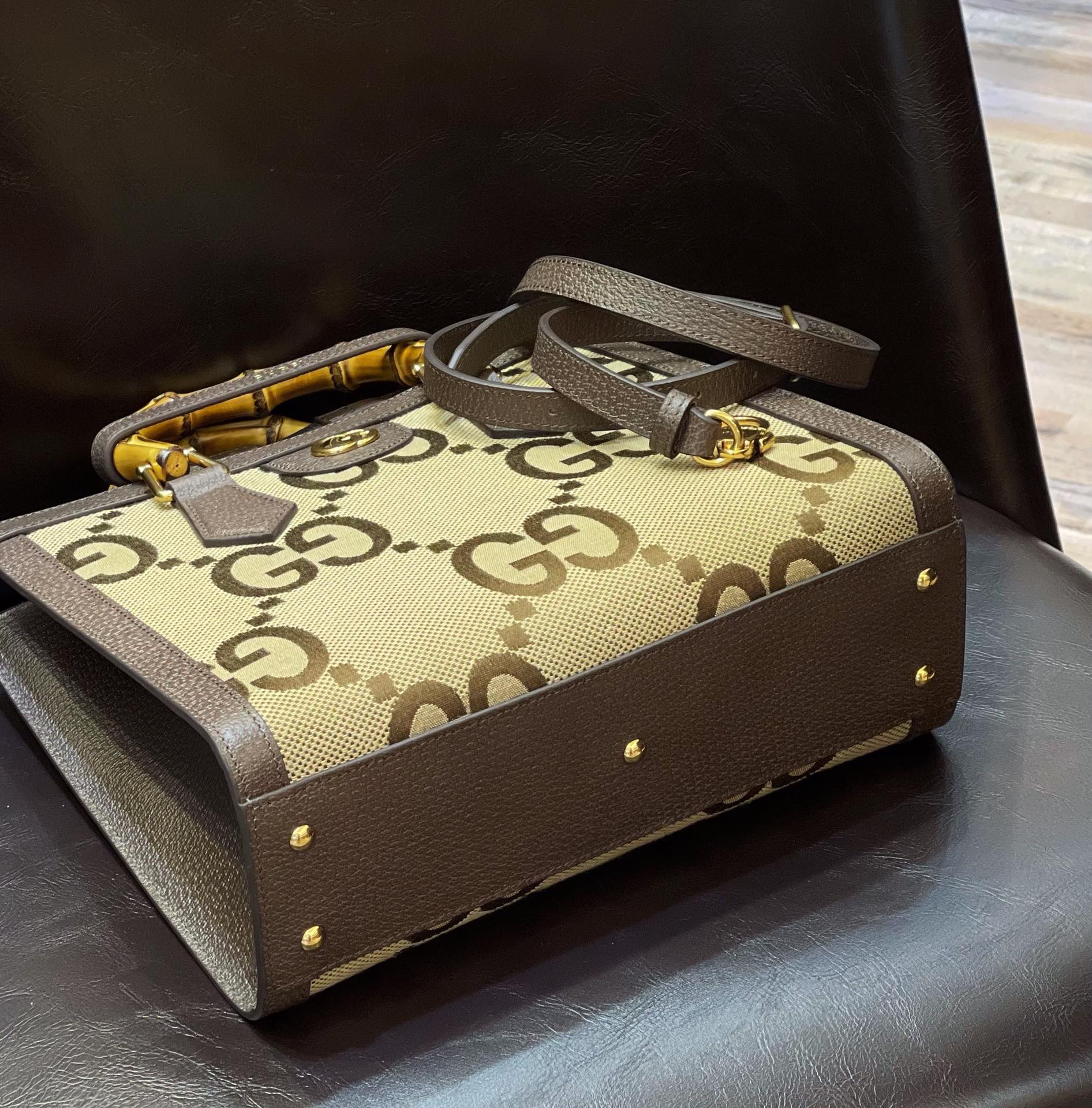 Сумка-тоут Gucci из канваса с принтом G-Flower и бамбуковой ручкой - 27x24x11 см