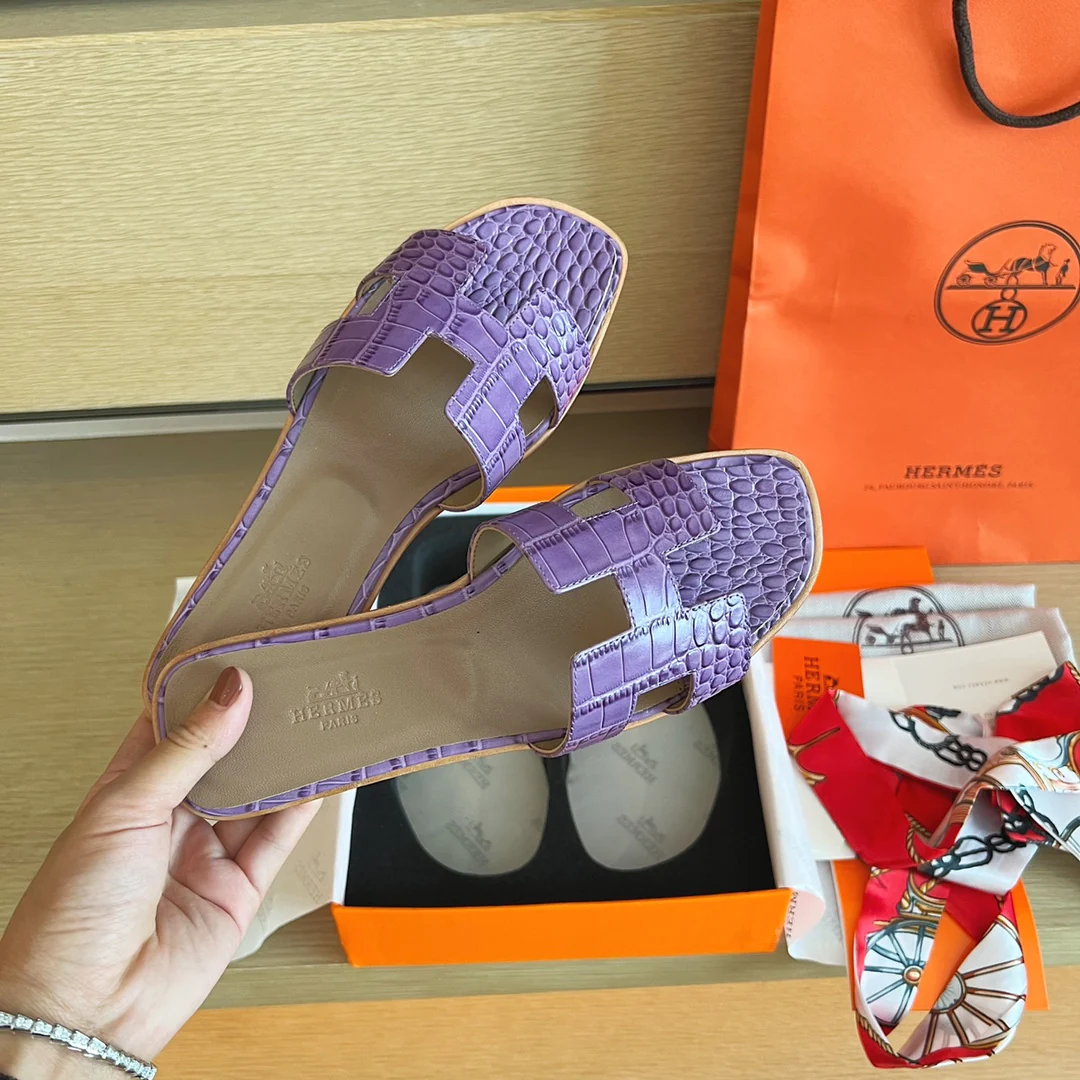 Сандалии Hermes-h на плоской подошве с крокодиловым рисунком-1