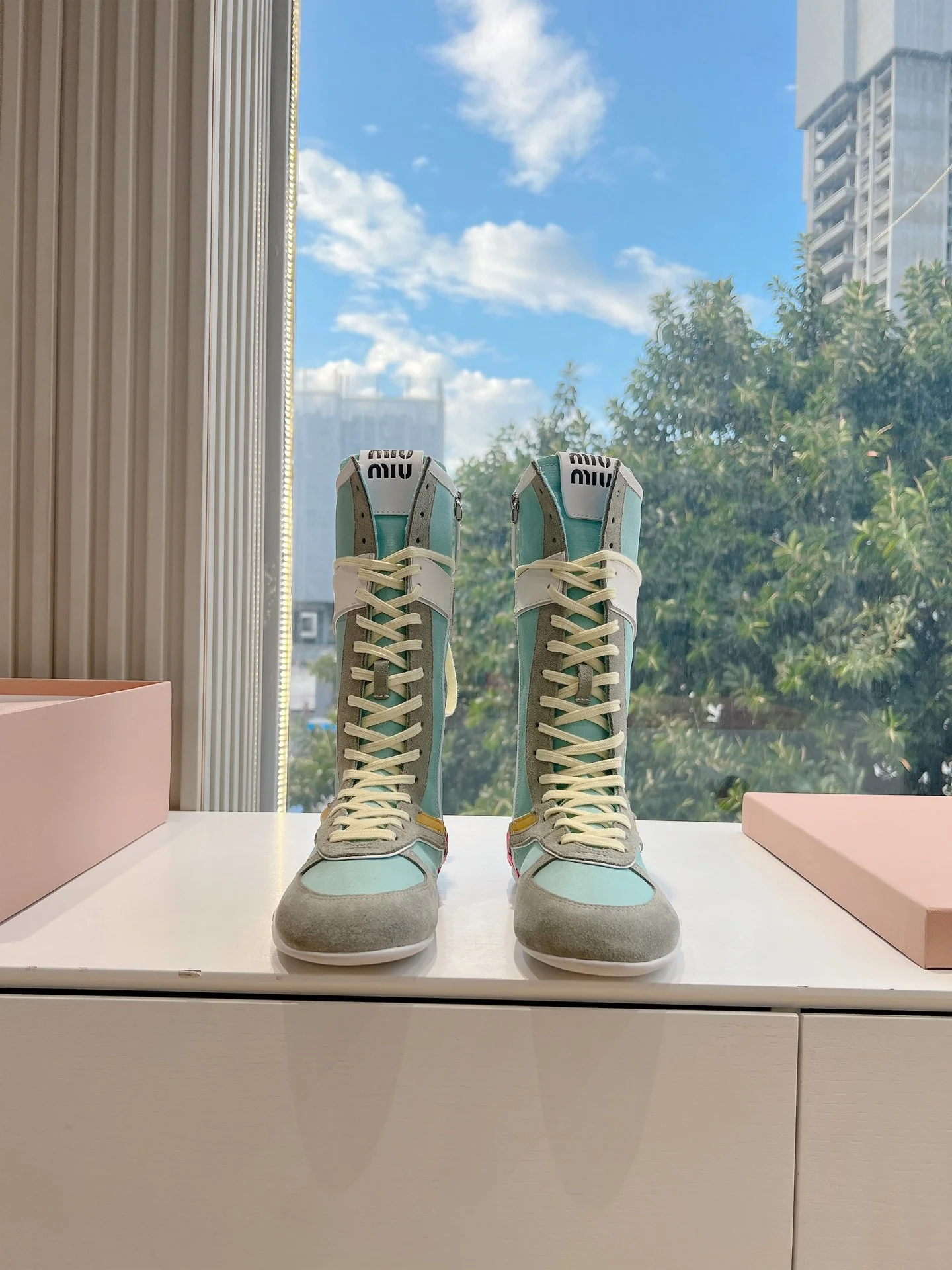 Ботинки для верховой езды Miu Miu 2025 - серые