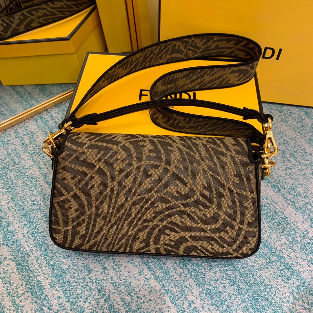 Сумка Fendi Baguette Medium Monogram - 3