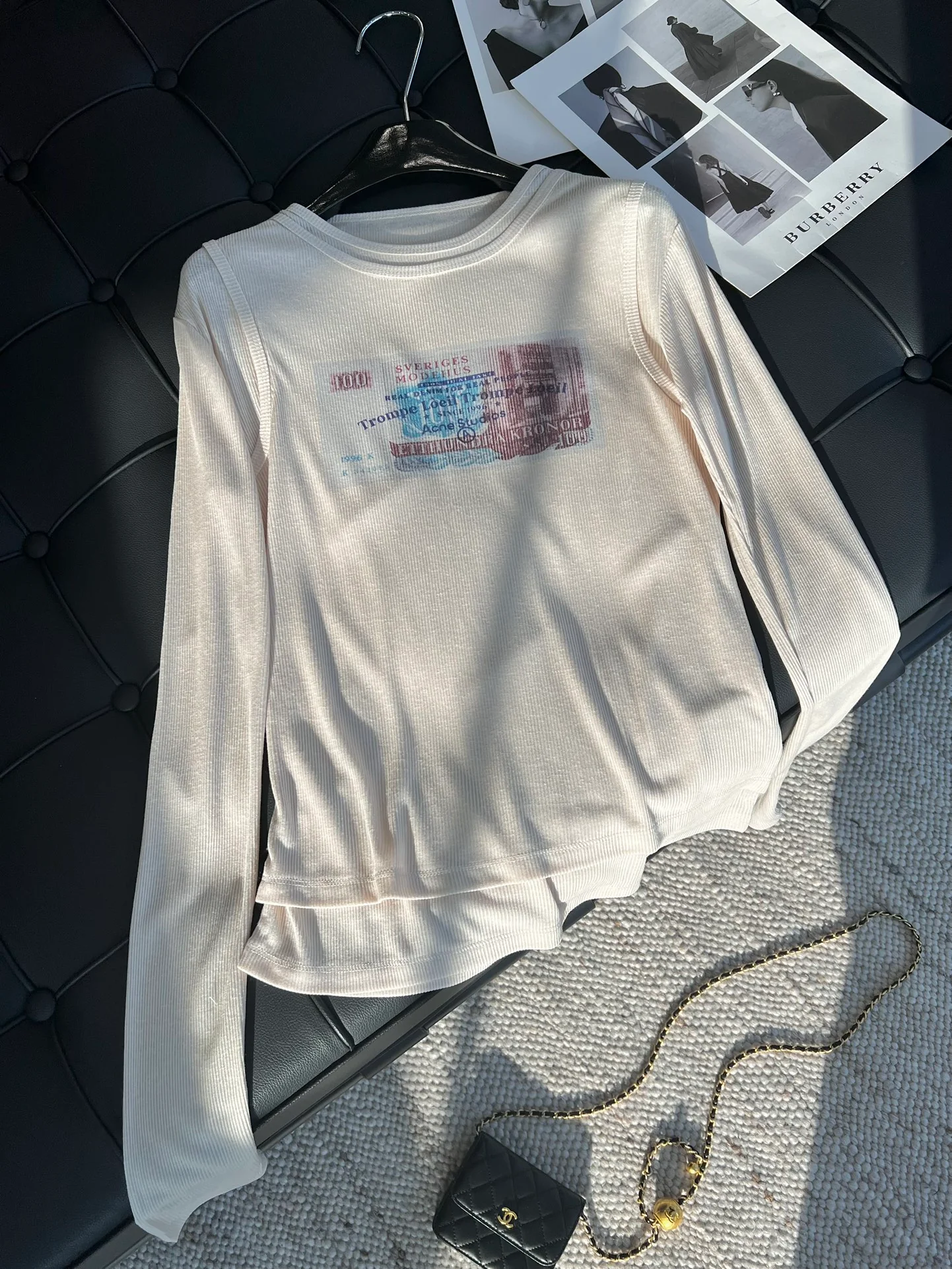 Новая футболка Dior 2403-24ss с круглым вырезом и длинными рукавами, имитирующая комплект из двух частей.