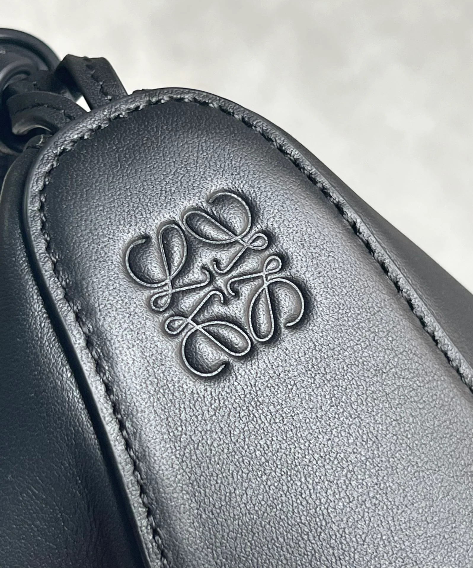 Сумка-хобо Loewe Hammock - черная