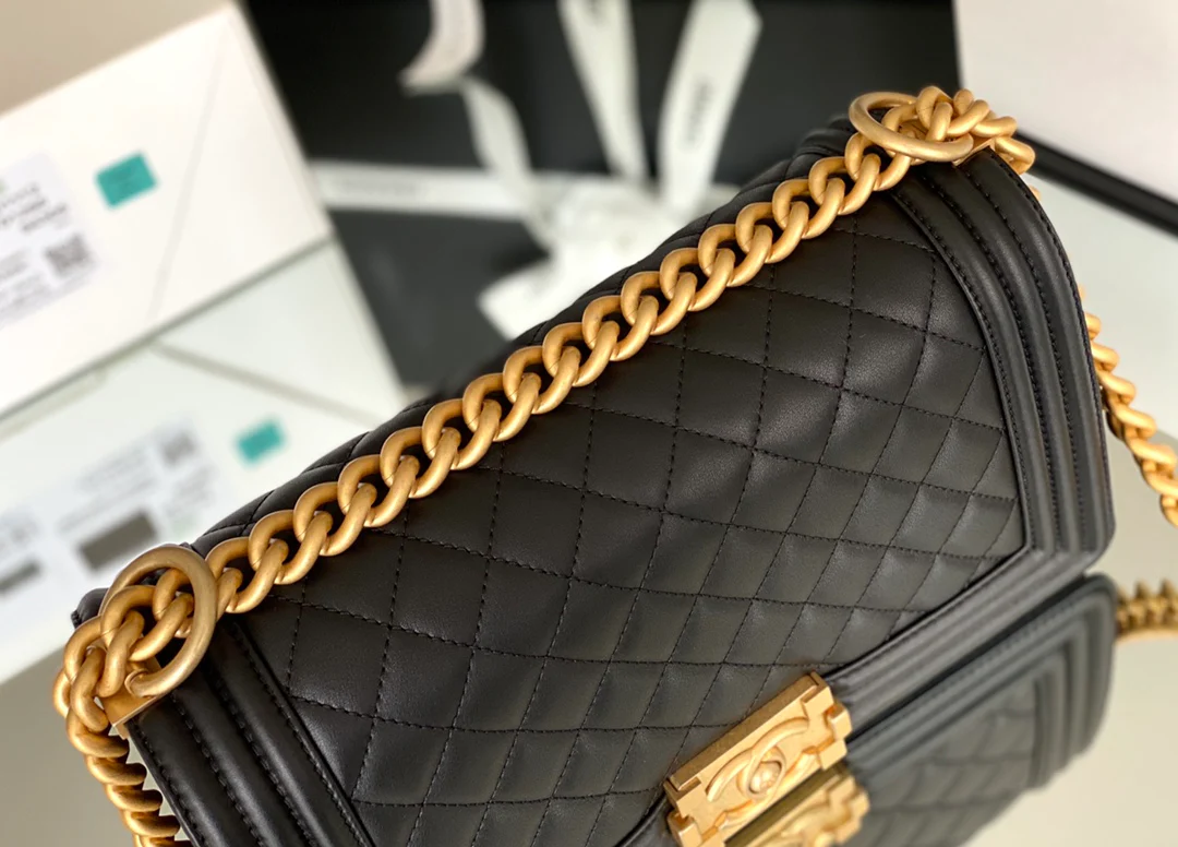 Chanel Le Boy 25 - Черная телячья кожа - Винтажная золотая пряжка