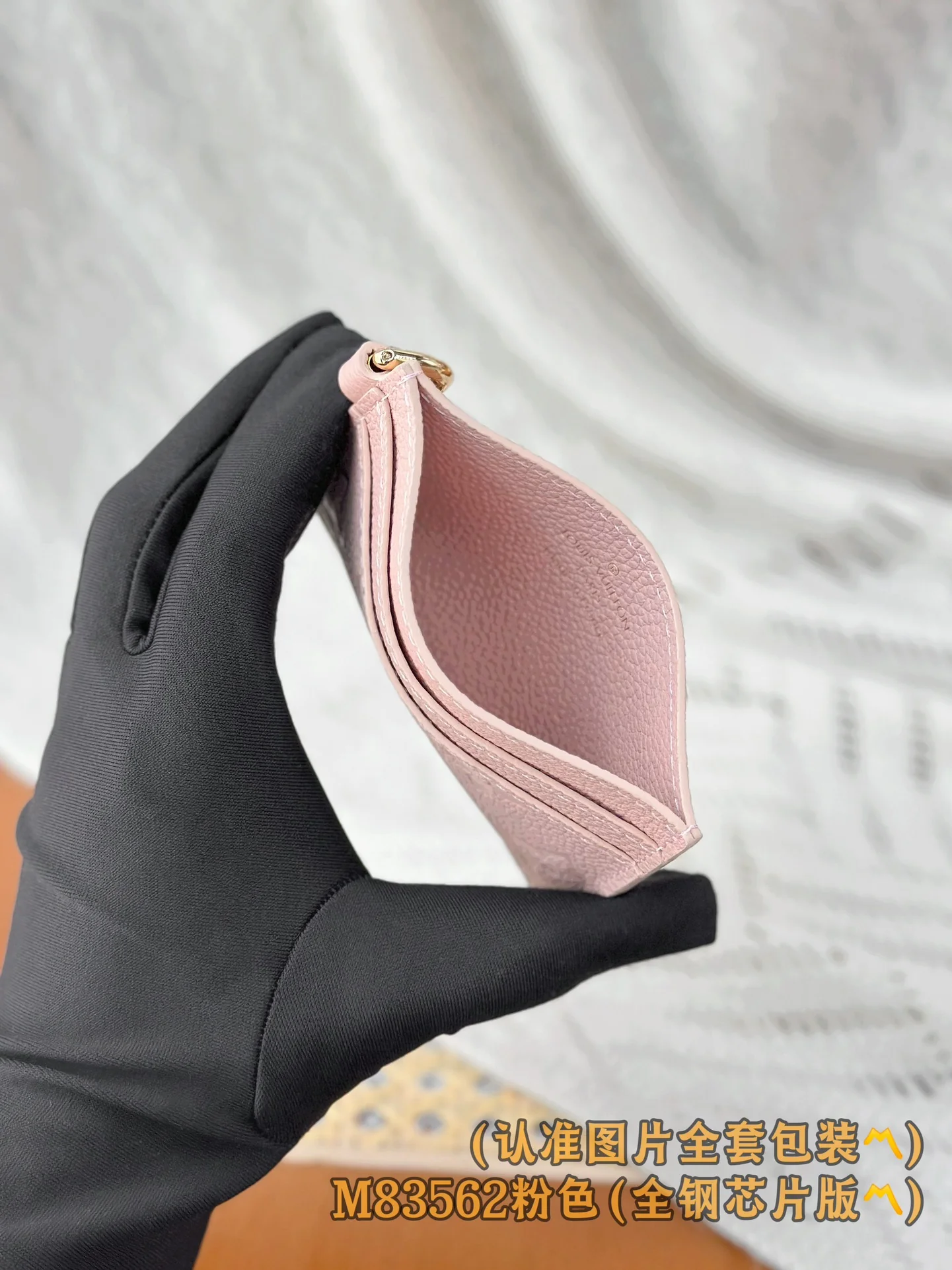 Держатель для визитных карточек LV-m83562-lv-charms - розовый с тиснением