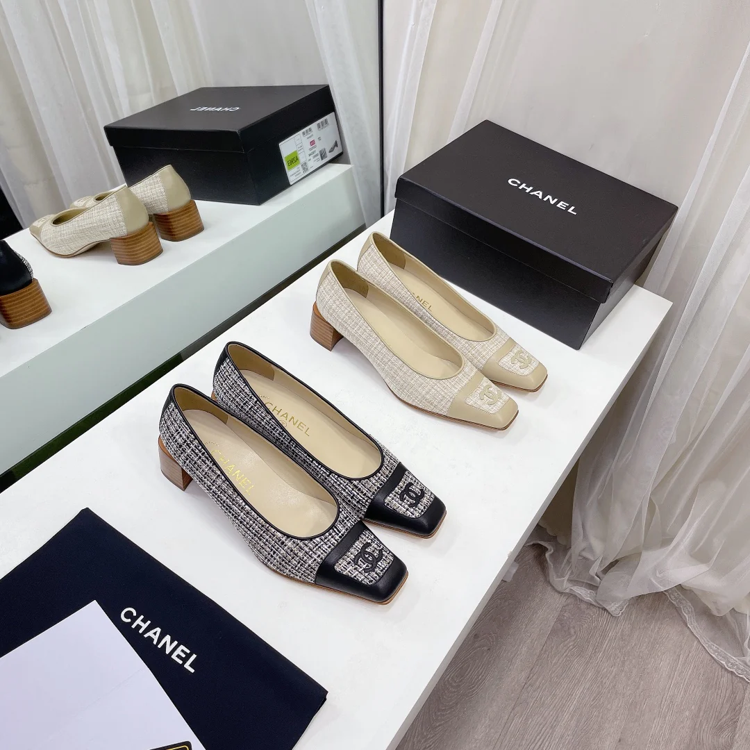 Chanel - Туфли на низком каблуке - Серия 