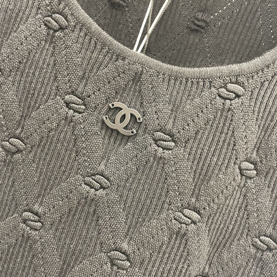 Жилет Chanel 2404 с бриллиантовой жаккардовой отделкой - черный