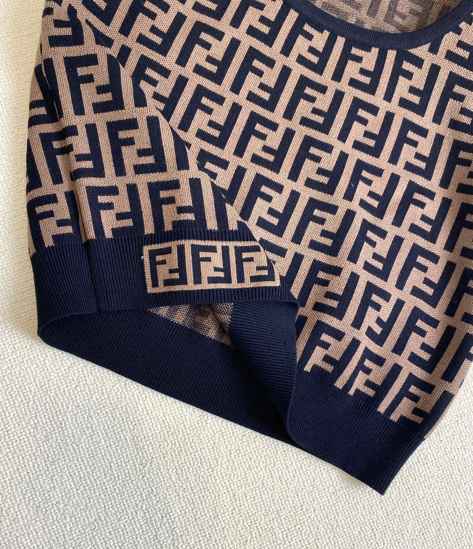 Fendi - 2403 - Весна/Лето 2024 Новый модный жилет - Монограммная канва