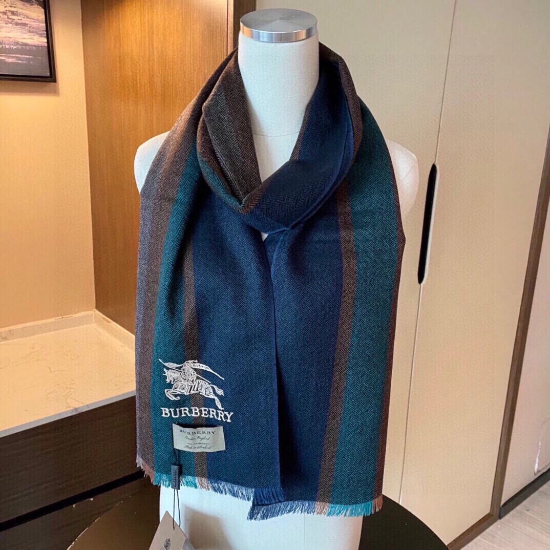 Burberry - Кашемировый шарф с вышивкой в ??виде лошади