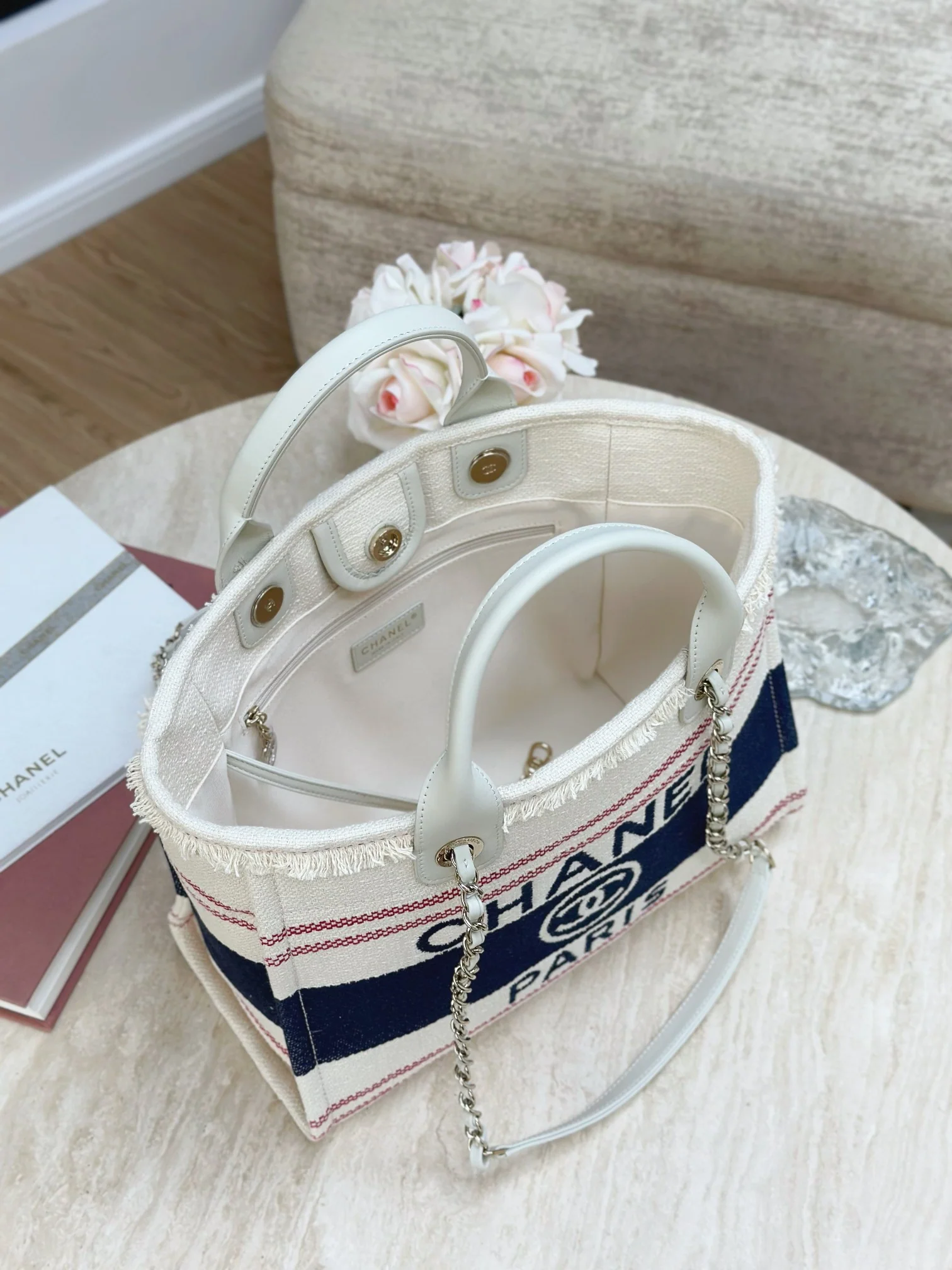 Пляжная сумка Chanel 25c, косметичка, красно-синяя.