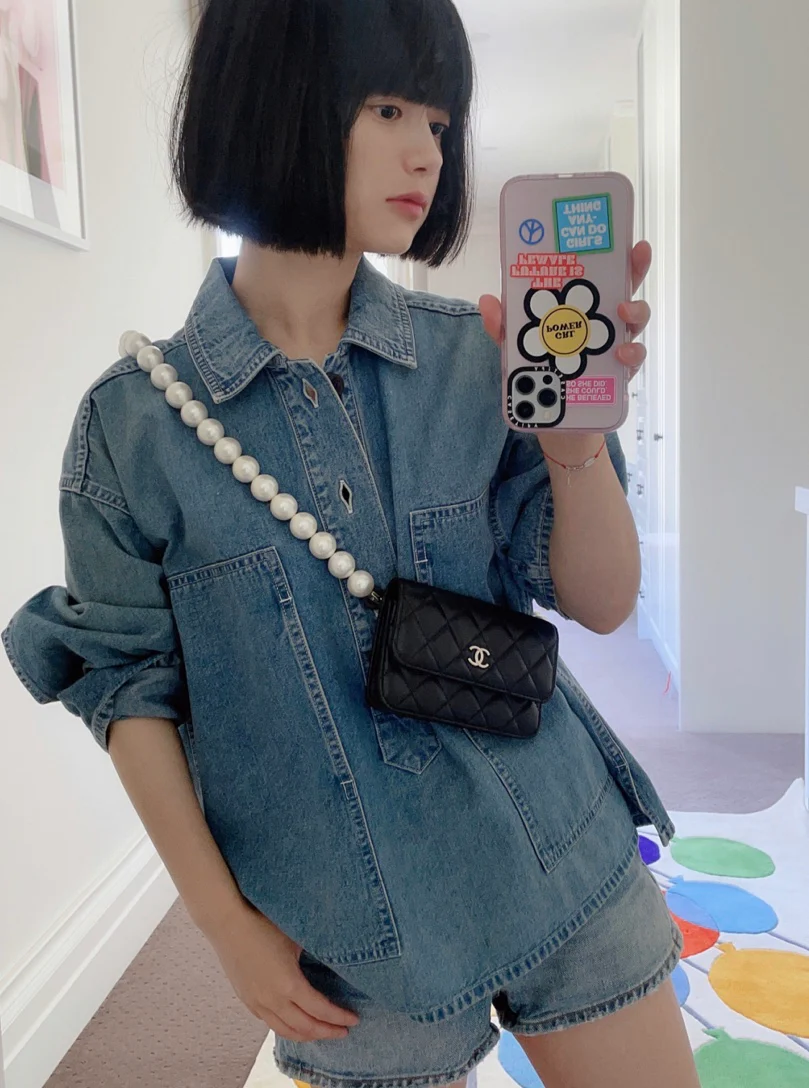 Маленькая сумочка Chanel с жемчужной цепочкой - 1 шт.