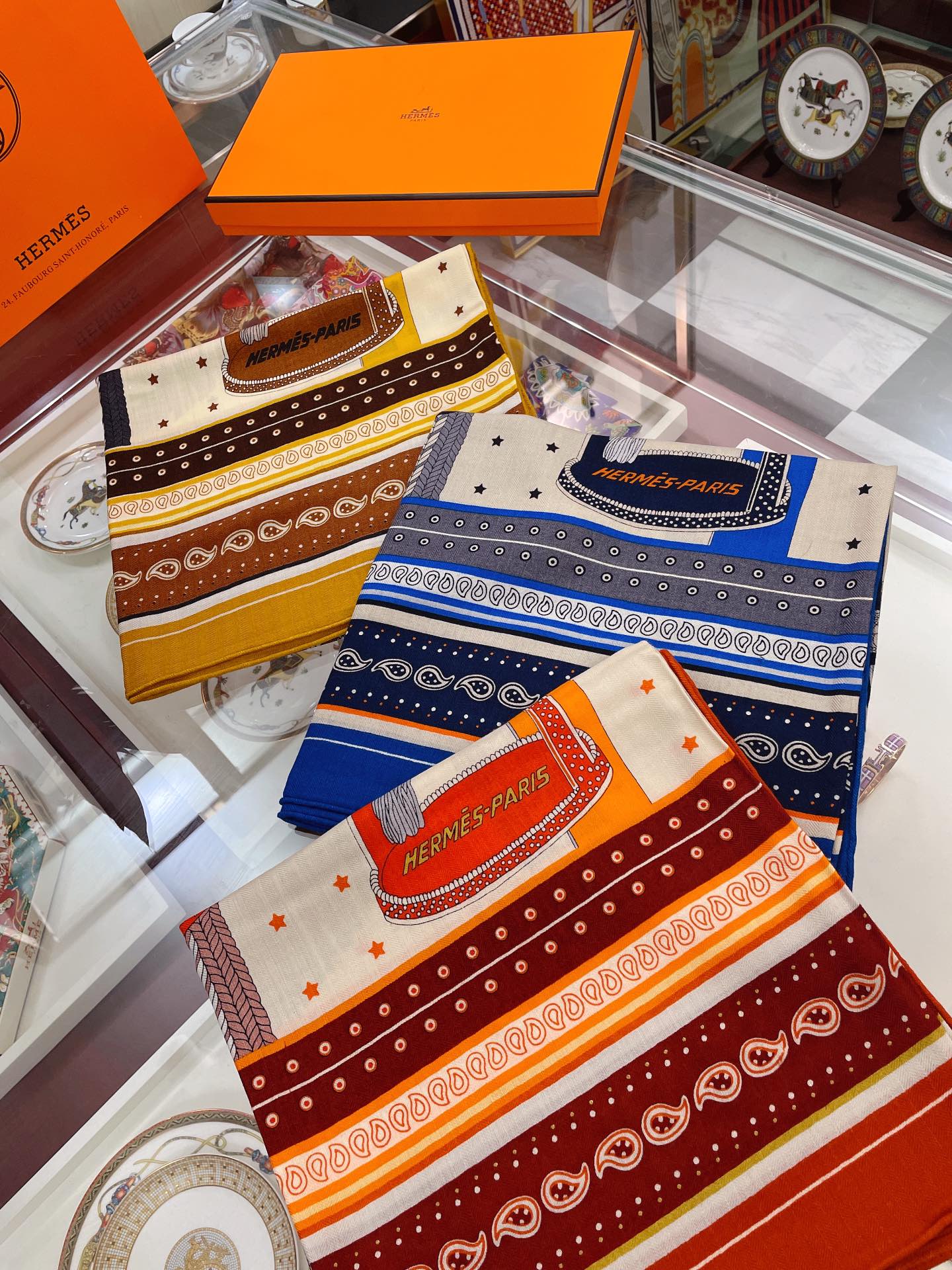 Большой двусторонний шелковый шарф Hermes - 140 см - 30 - Шелк 70 - Шерсть - 1