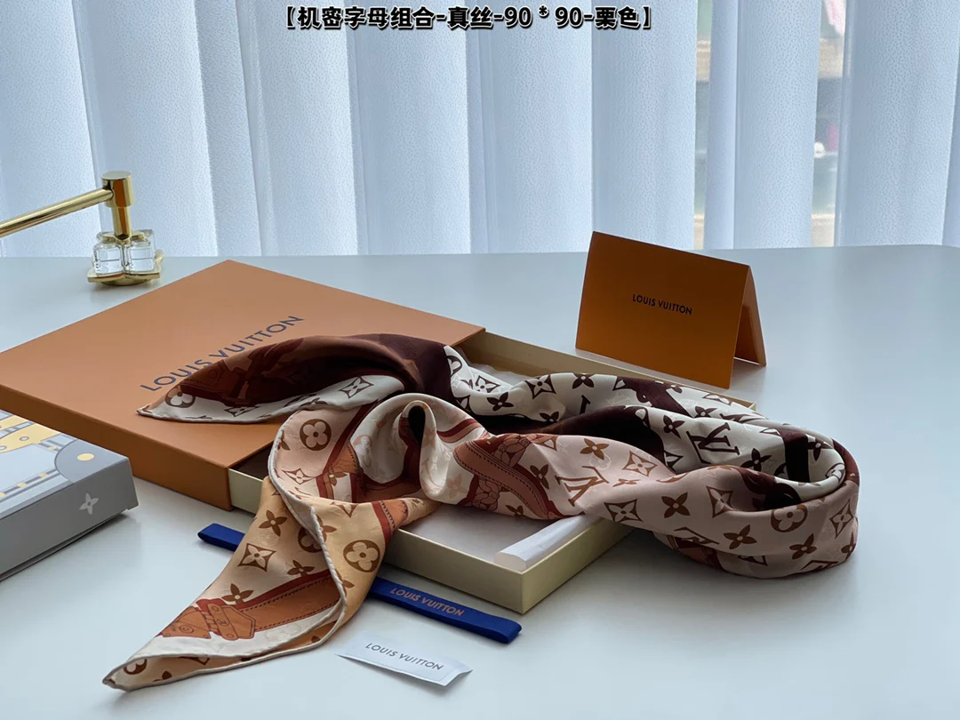 LV - Секретный алфавит - Шелковый шарф 90 см