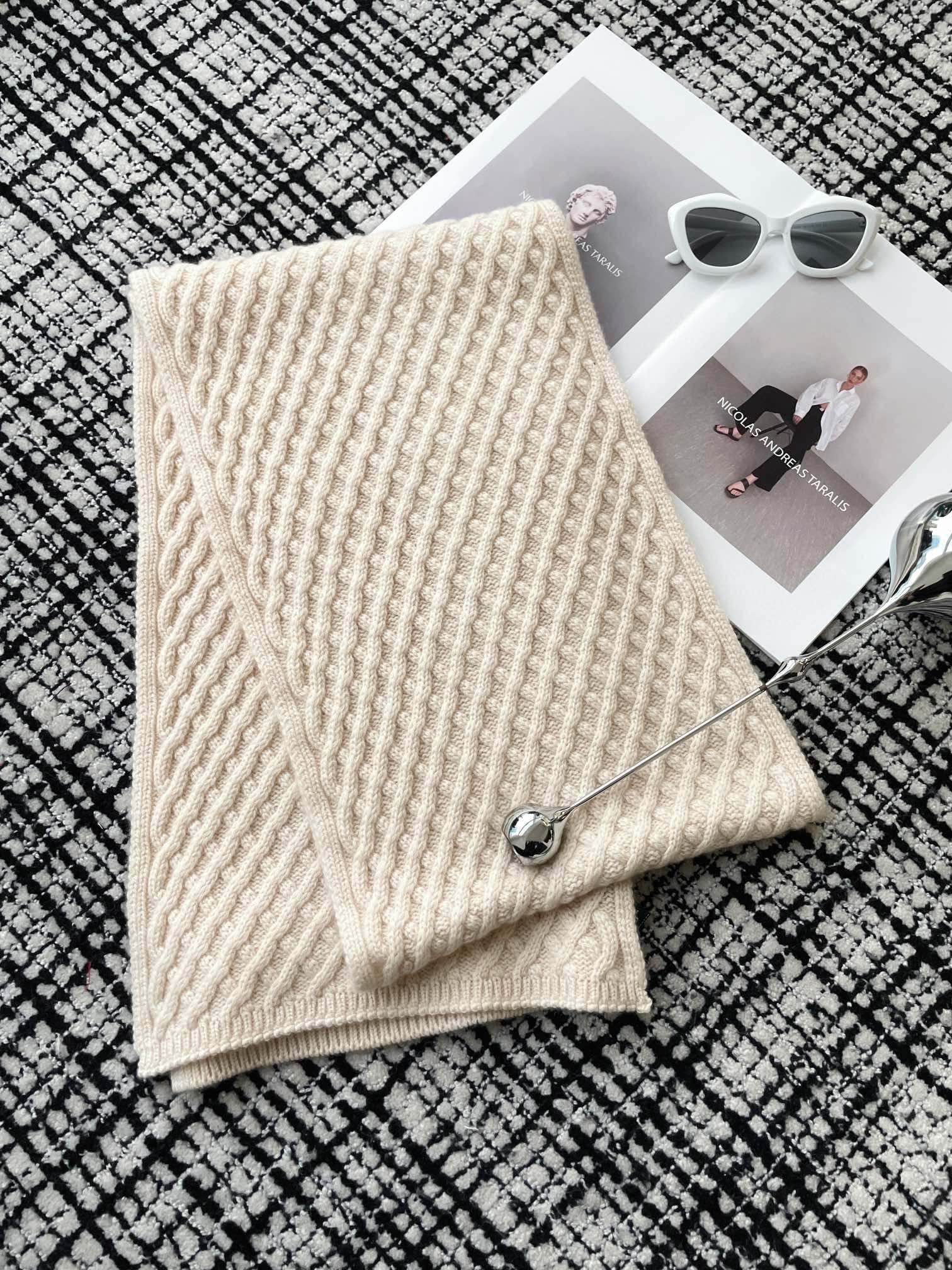 Вязаный шерстяной шарф Chanel 2024 года - кремовый