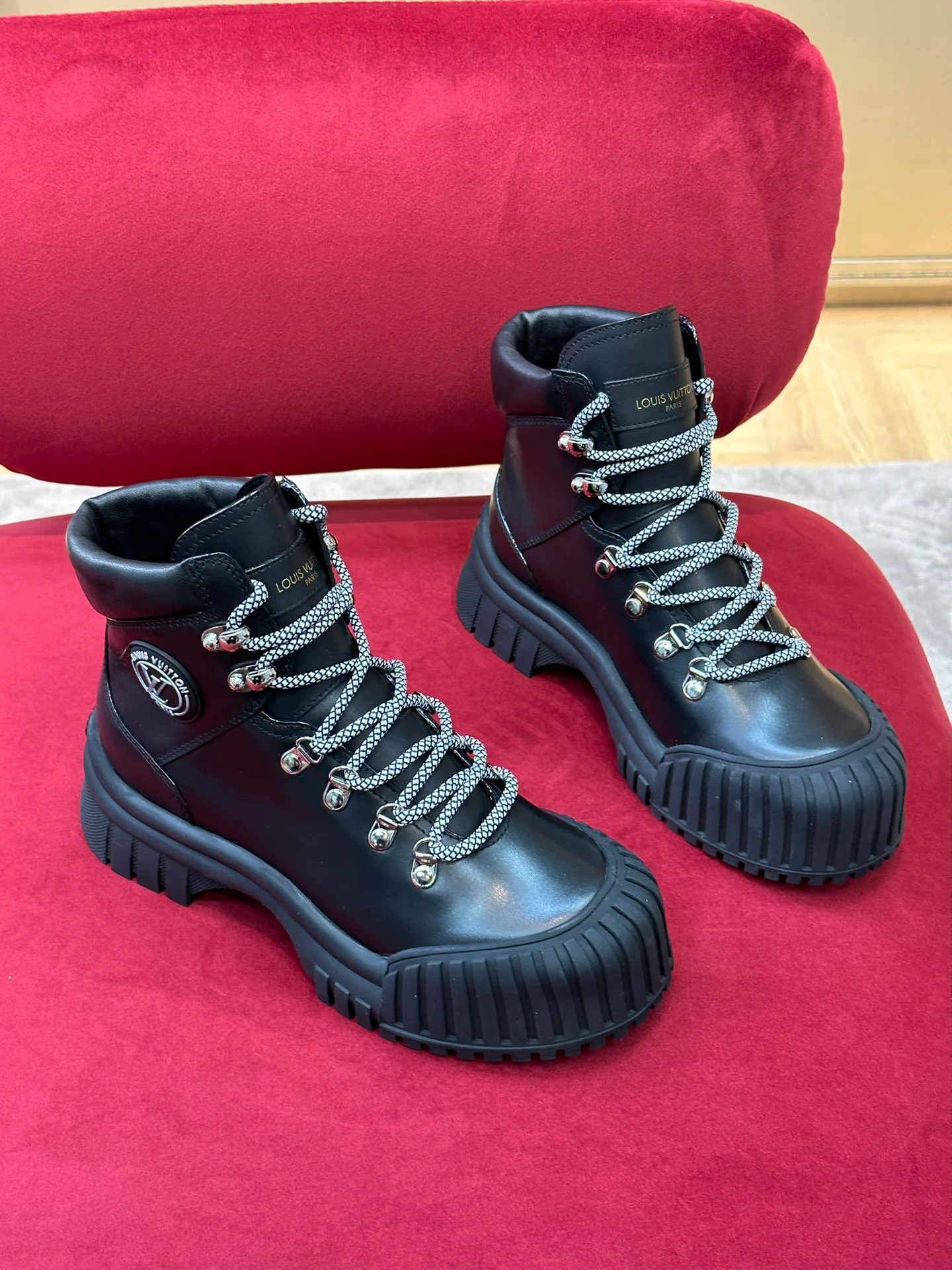 LV - Новинка сезона осень/зима 2022 - Ботильоны Ruby - Черные