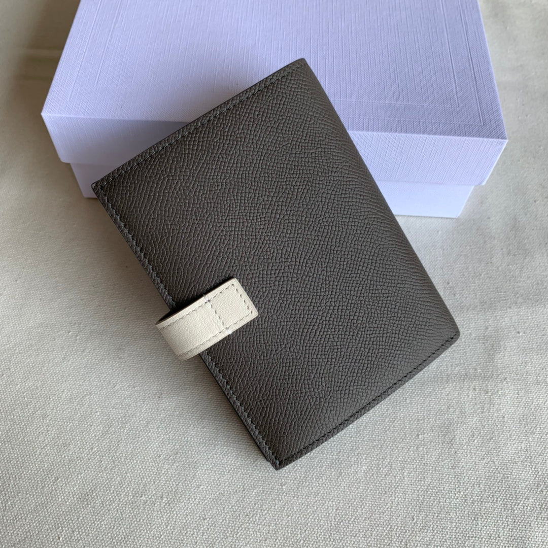 Кошелек Celine с ремешком из зернистой телячьей кожи