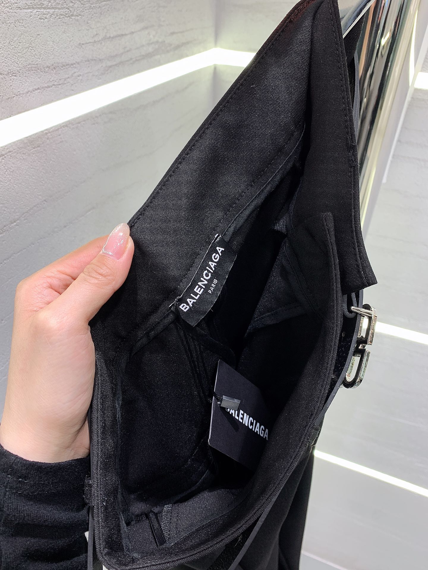 Balenciaga 2403 - Новые брюки от костюма с передними складками и карманами