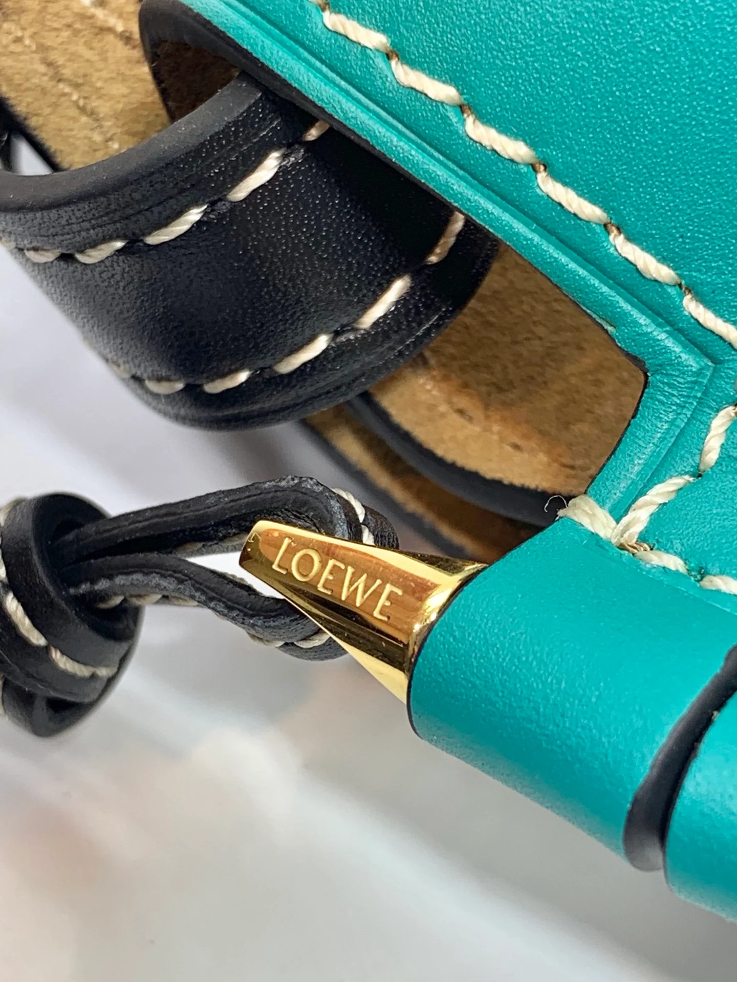 Loewe-gate-small-20x19x11-5-cm-1