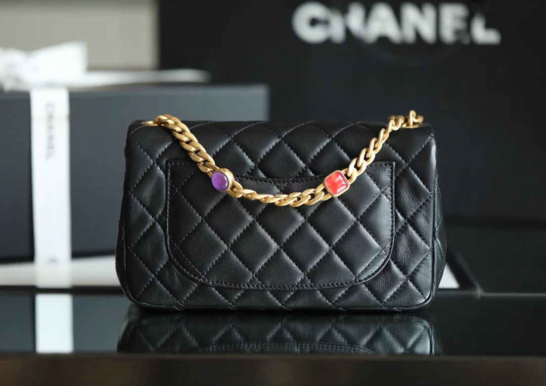 Сумка Chanel CF с клапаном и цепочкой с драгоценным камнем