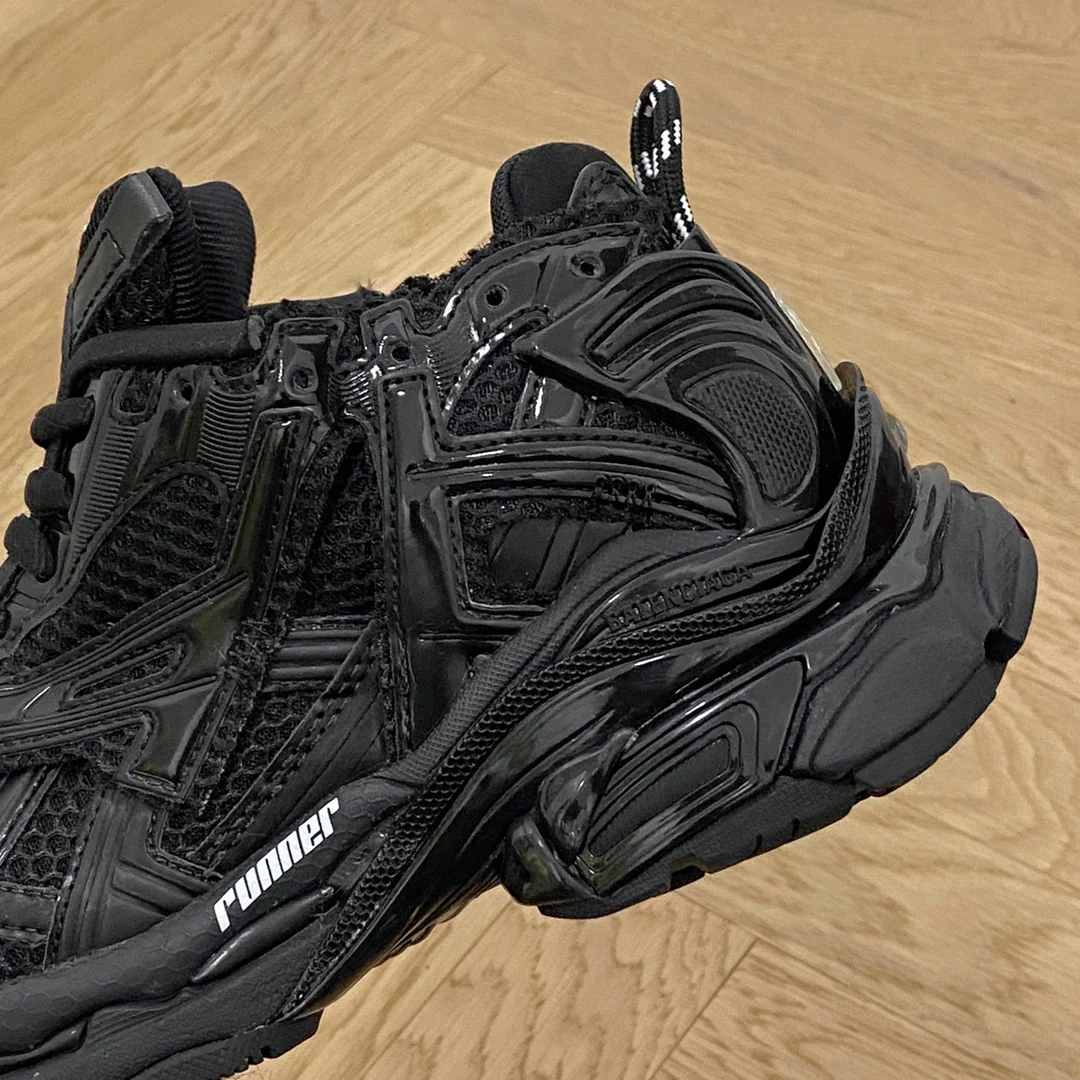 Кроссовки Balenciaga Runner Dad Shoes - черные